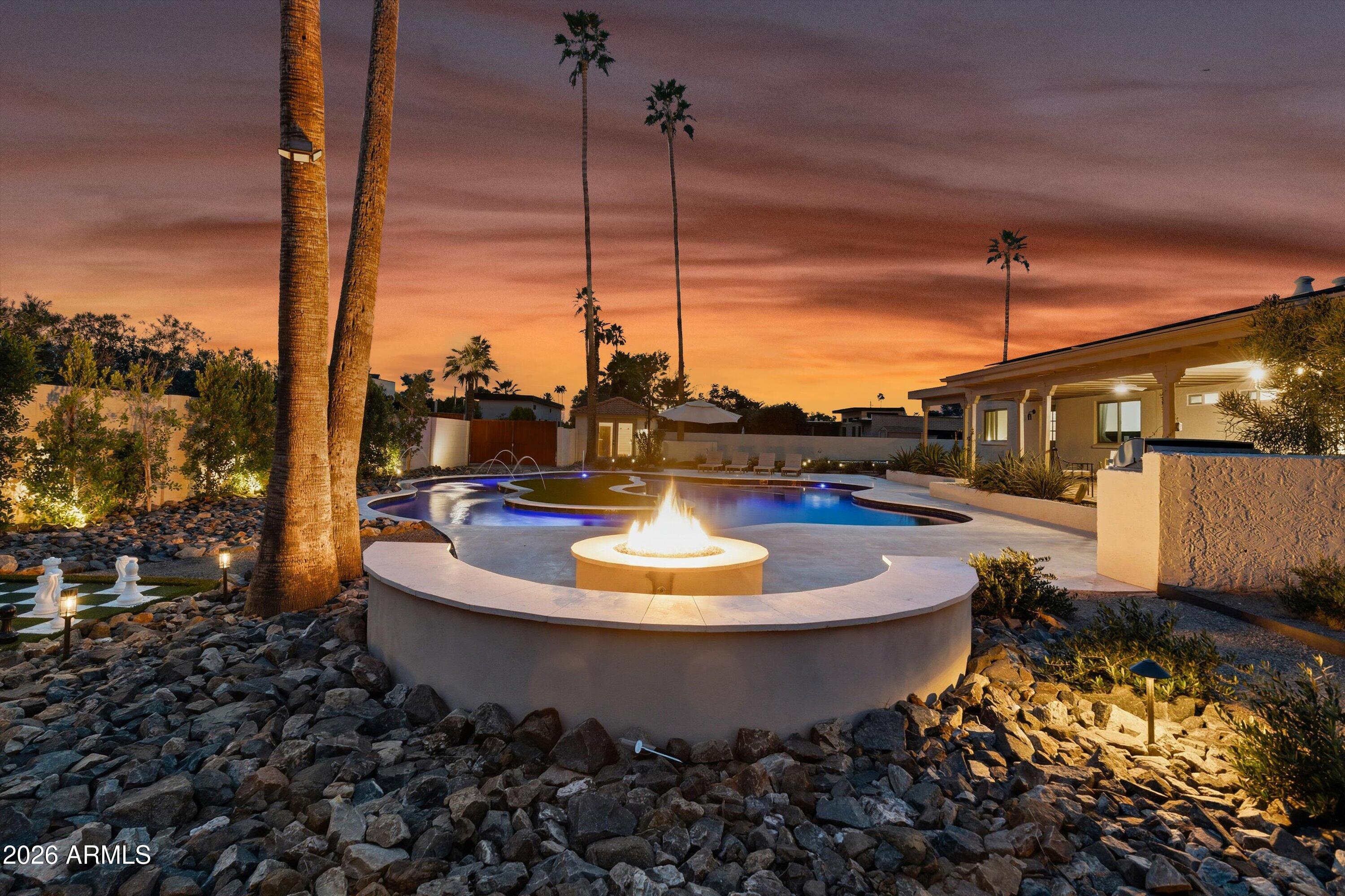 7001 E THUNDERBIRD Road