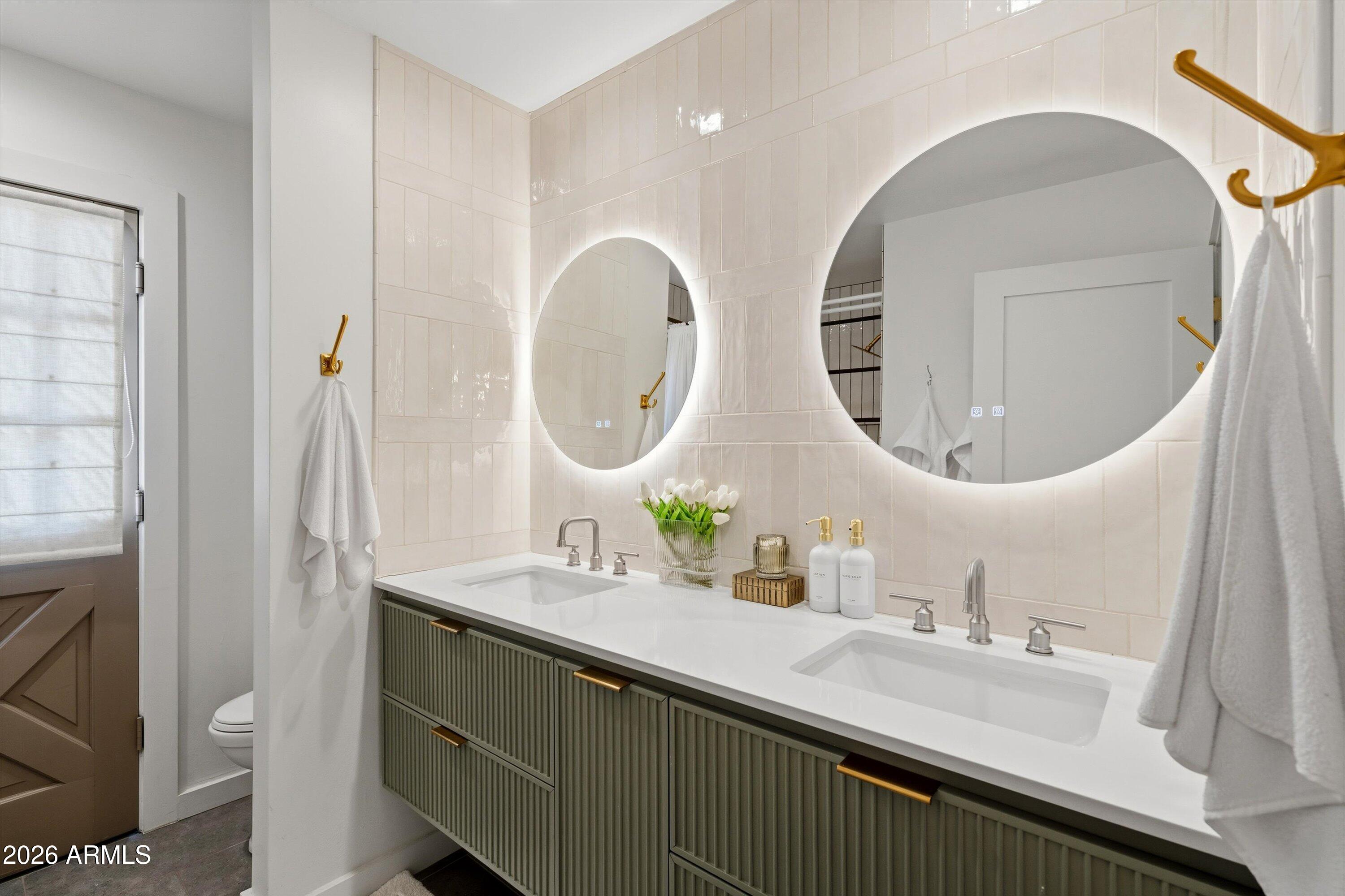 7001 E THUNDERBIRD Road