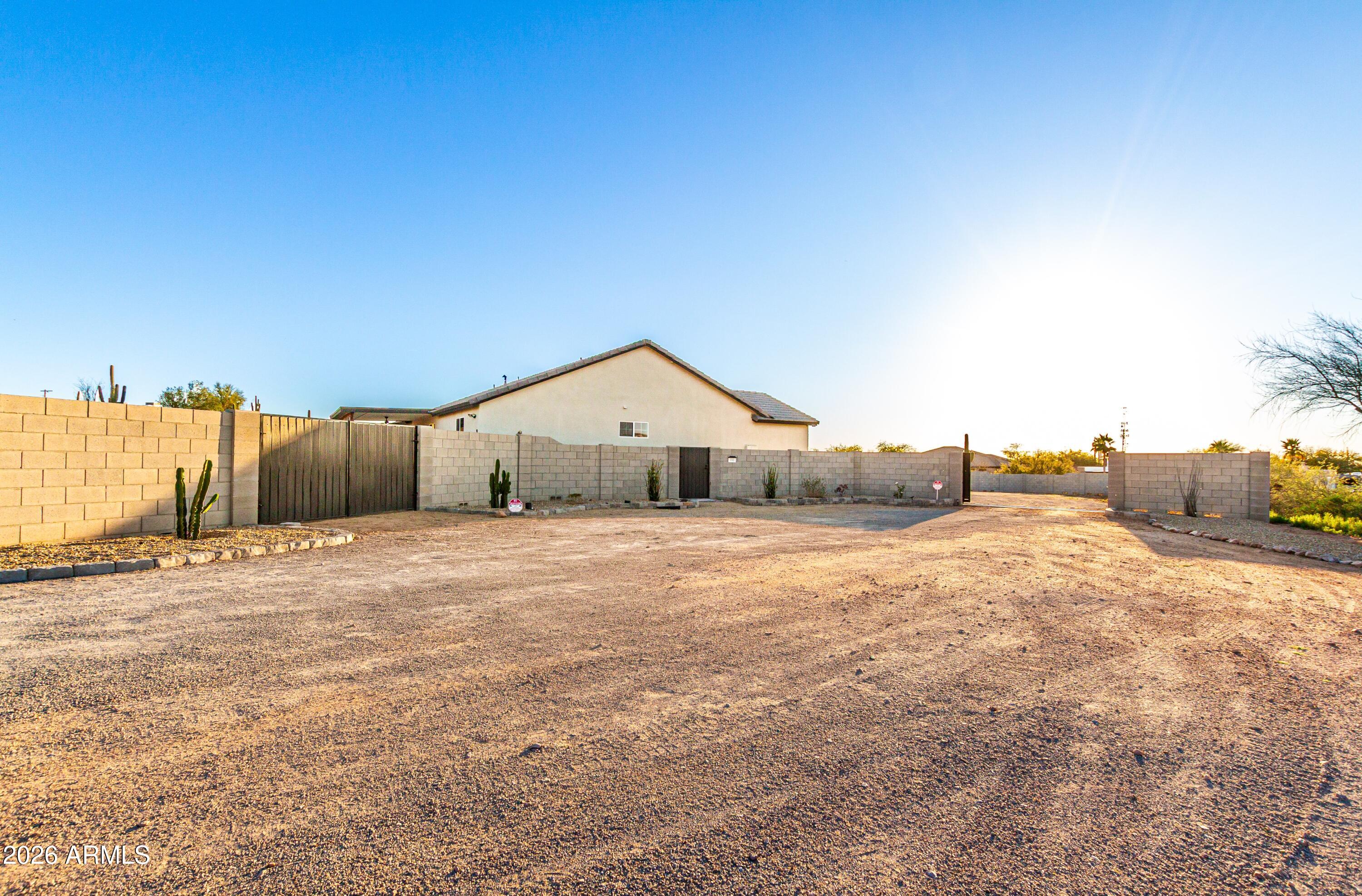 990 N Muleshoe Road