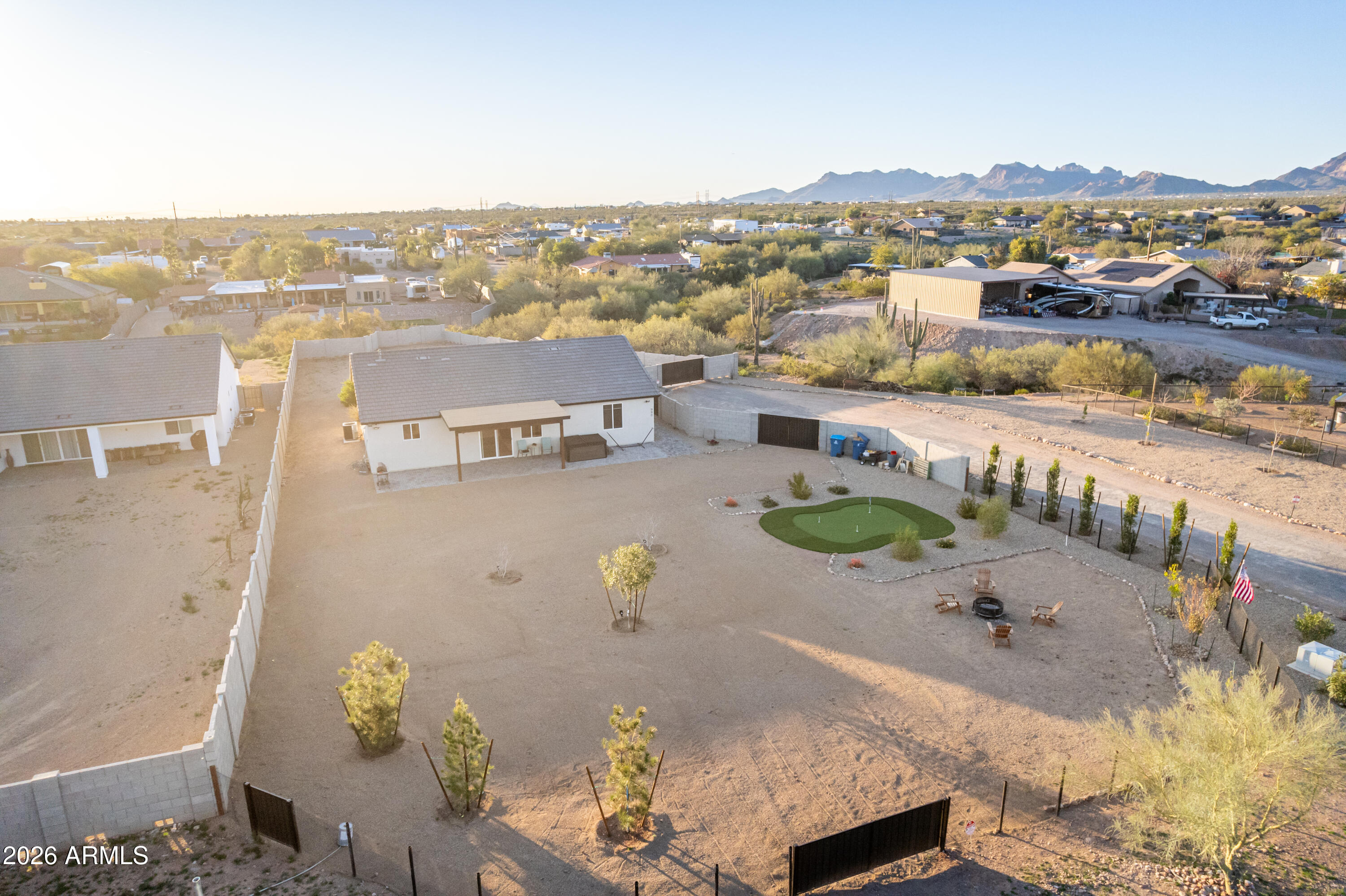 990 N Muleshoe Road