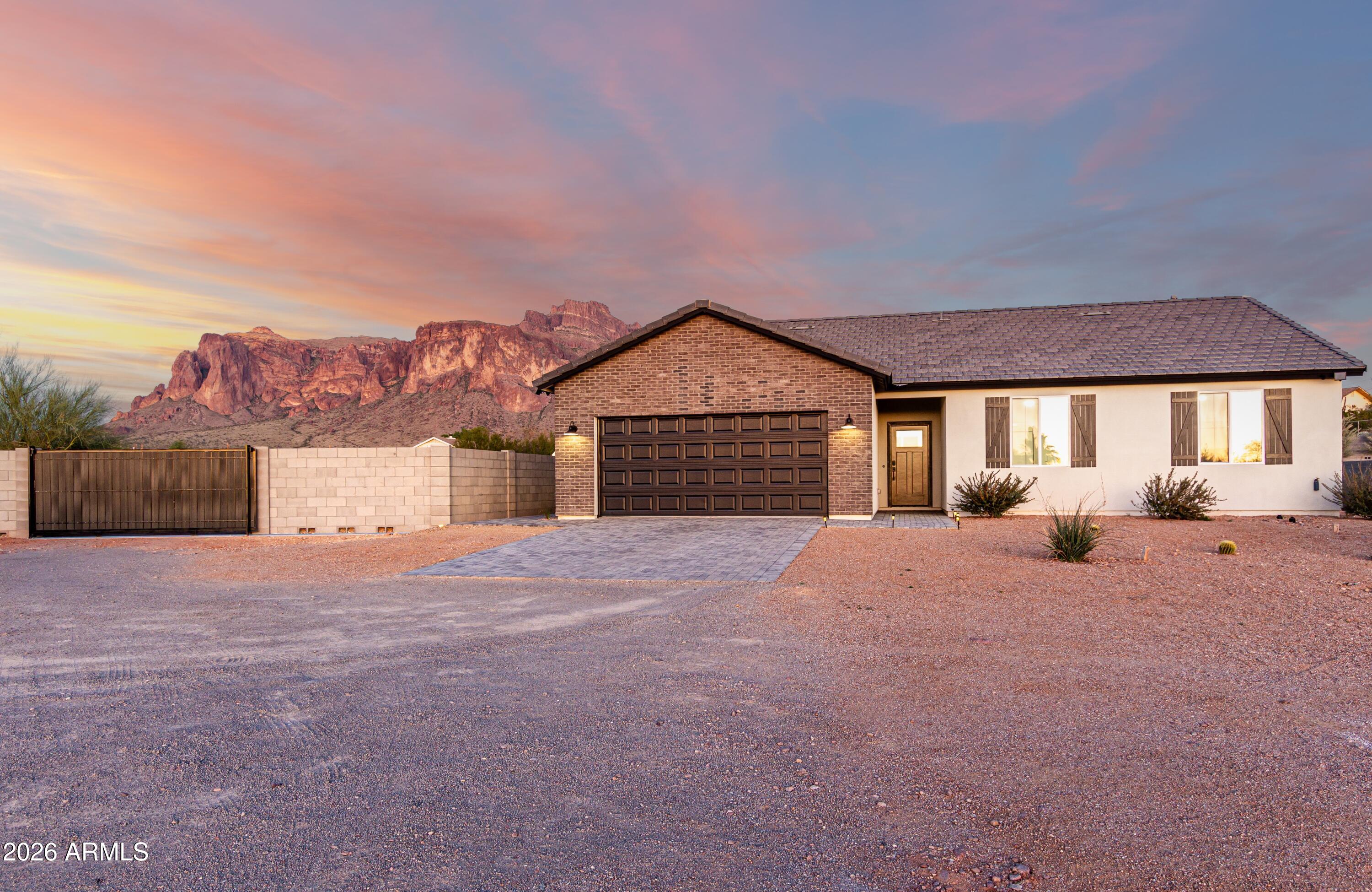 990 N Muleshoe Road