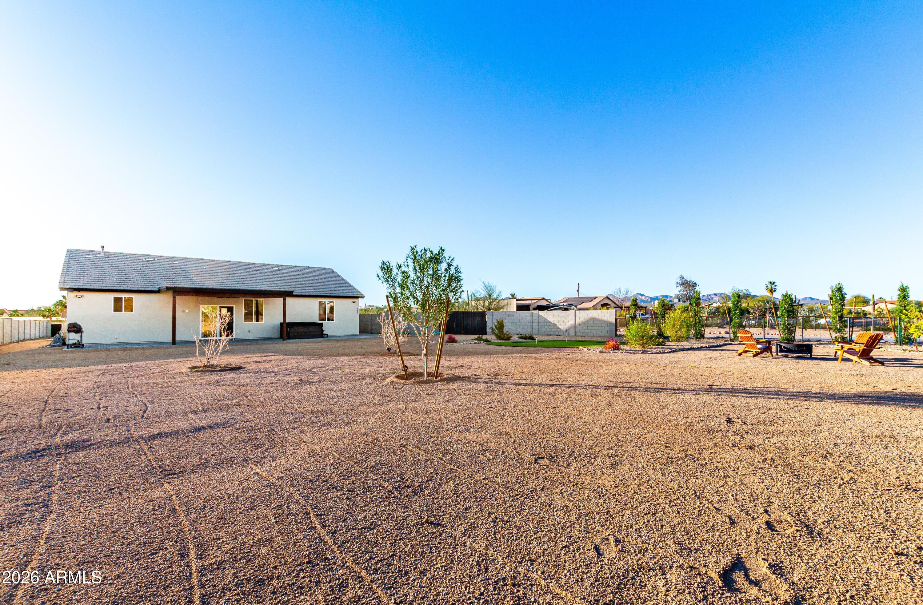 990 N Muleshoe Road