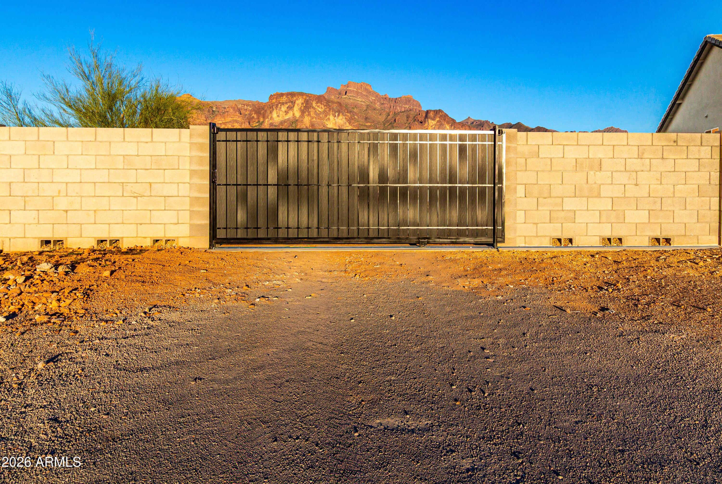 990 N Muleshoe Road