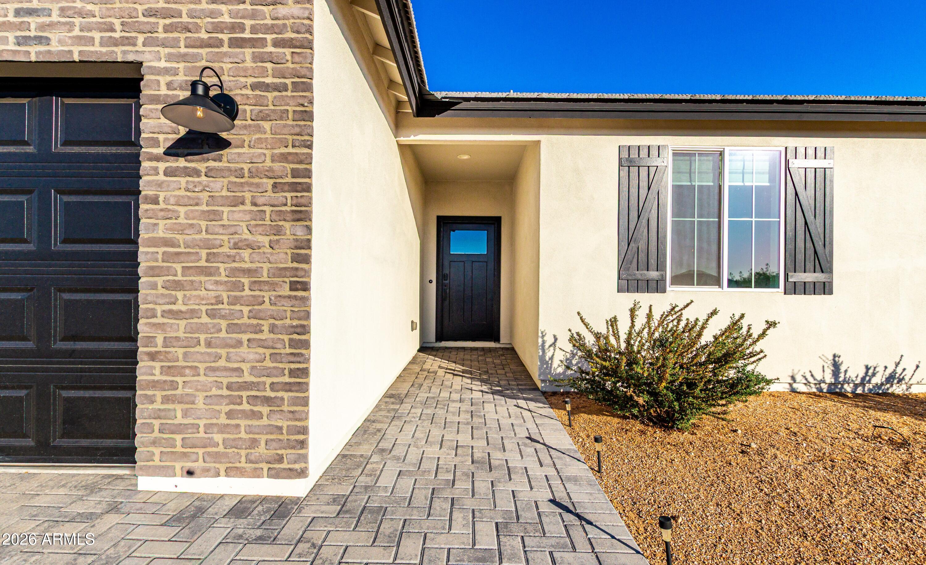 990 N Muleshoe Road