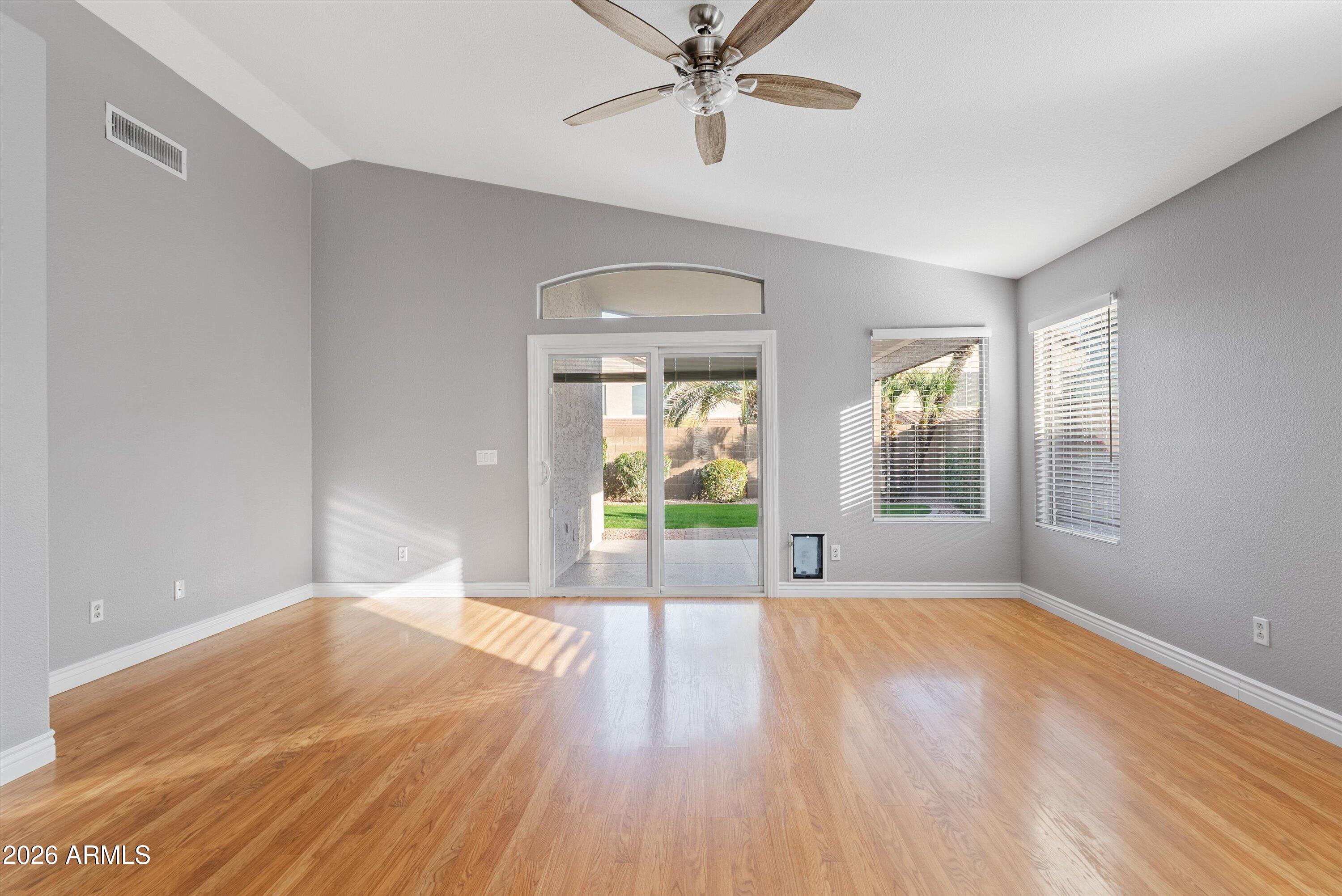 870 W PAGE Avenue