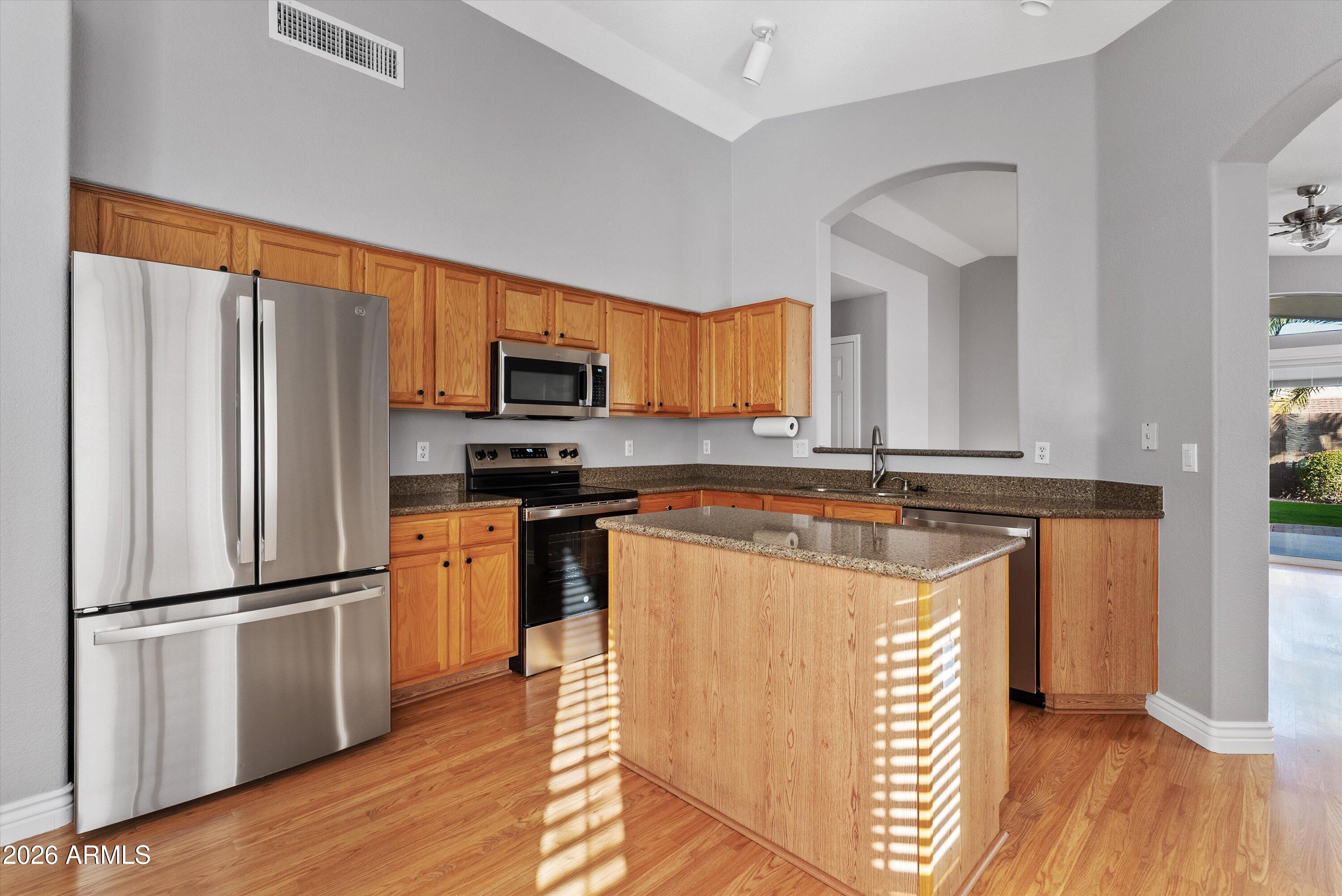 870 W PAGE Avenue