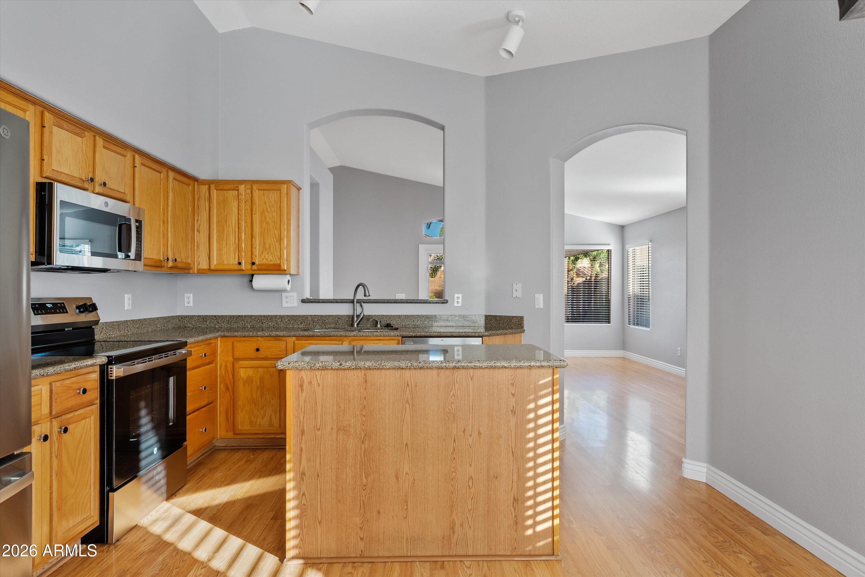 870 W PAGE Avenue