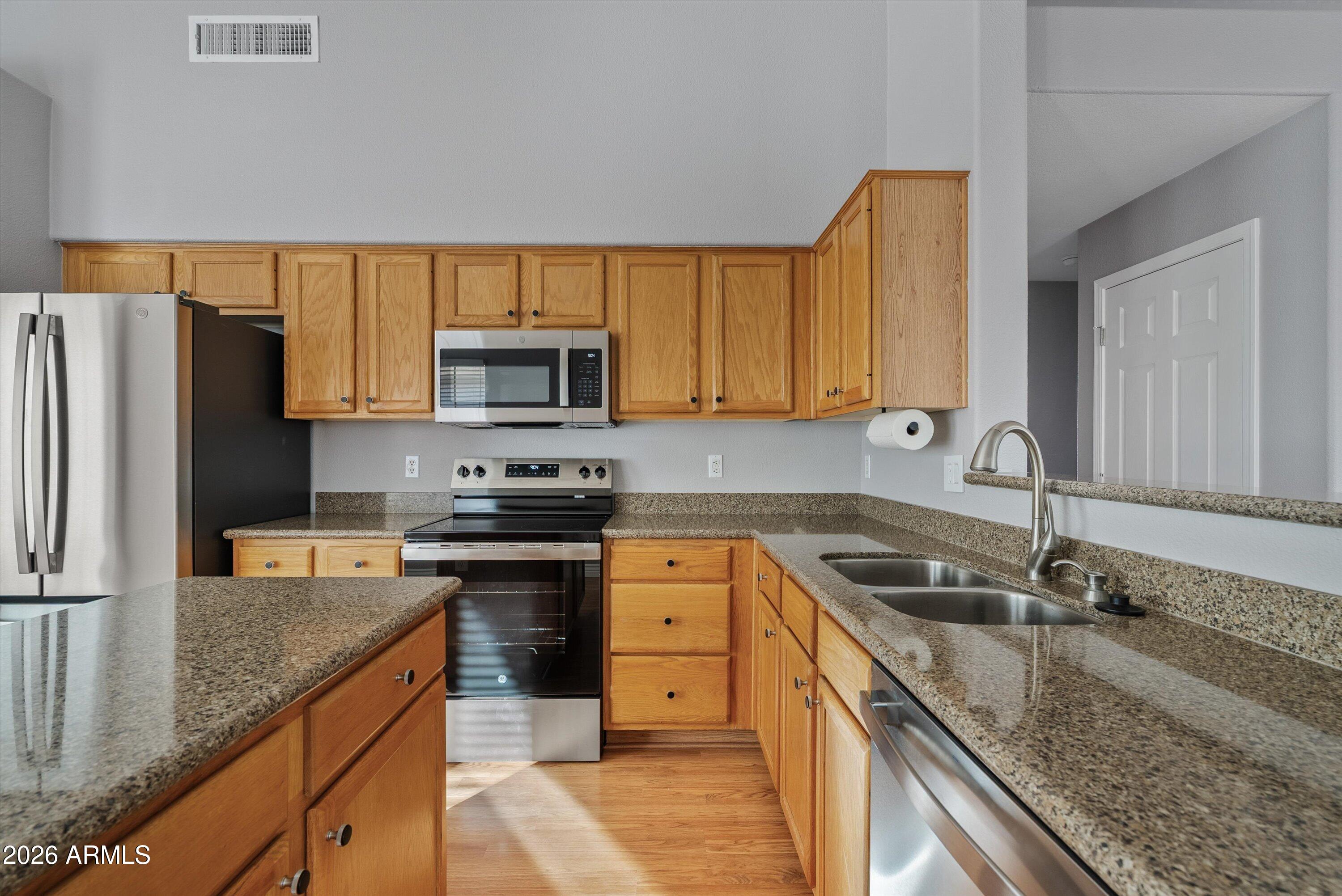 870 W PAGE Avenue