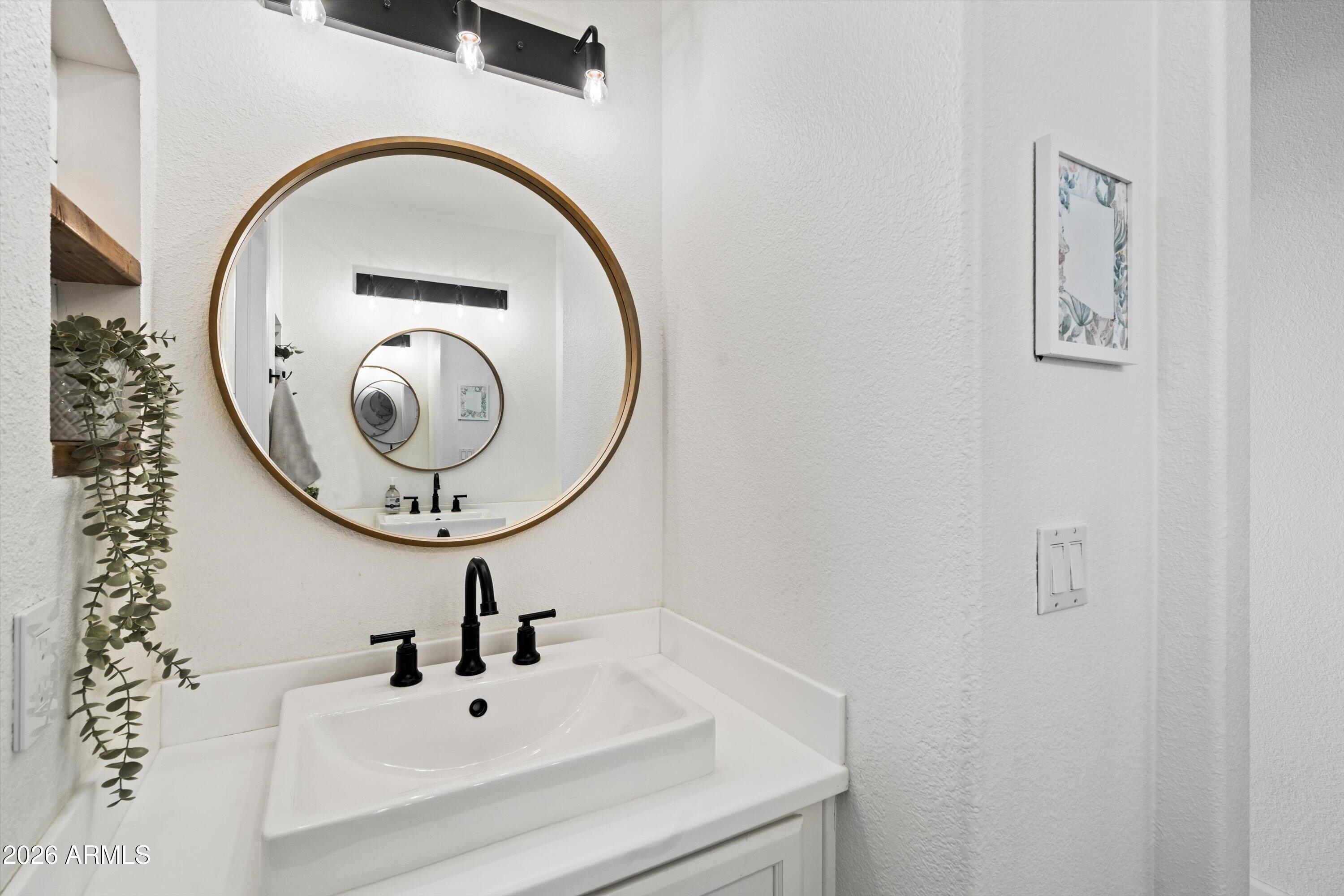 1320 W KINGBIRD Drive