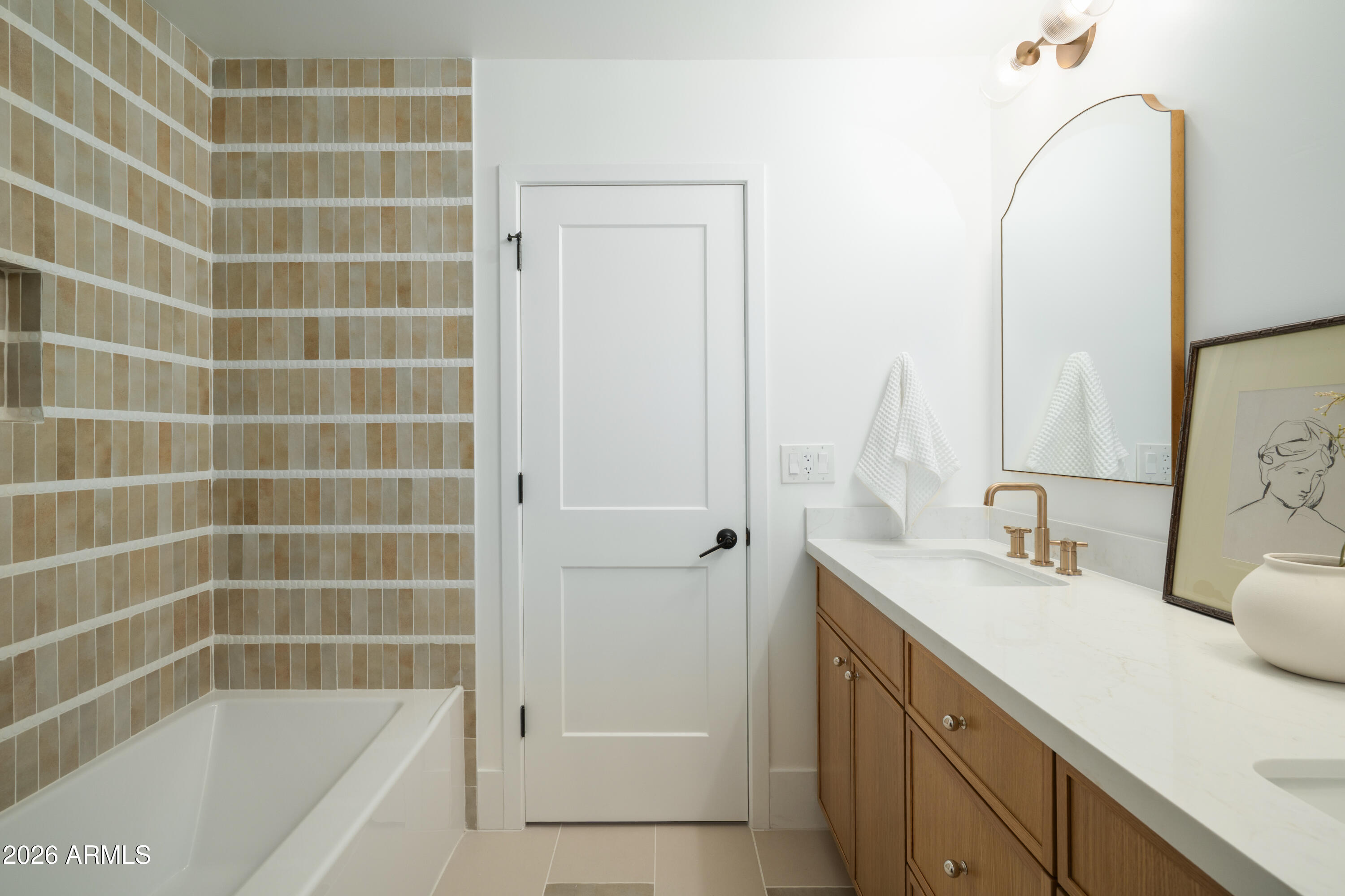 6009 E MONTE CRISTO Avenue