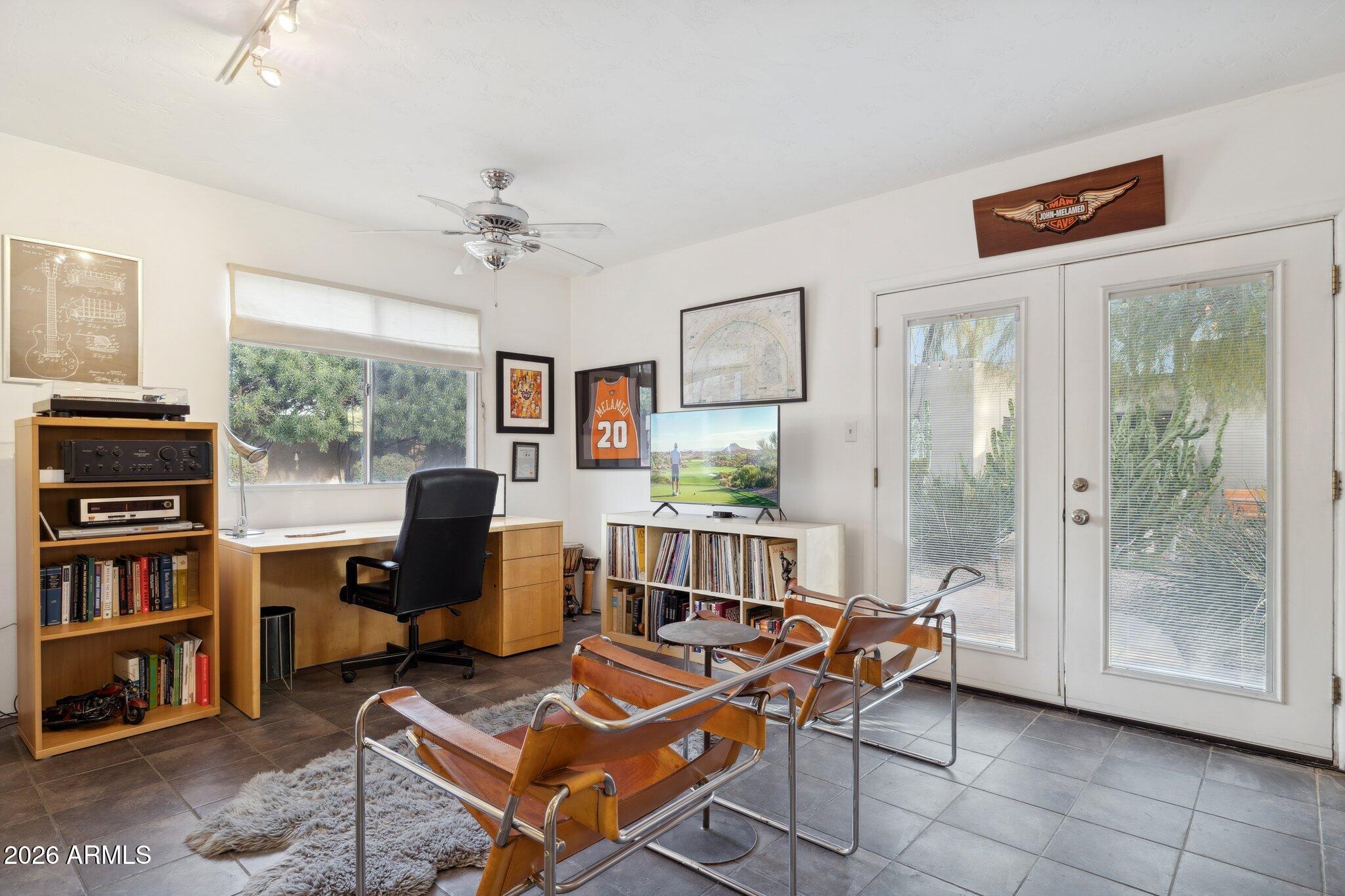 146 E MARIPOSA Street