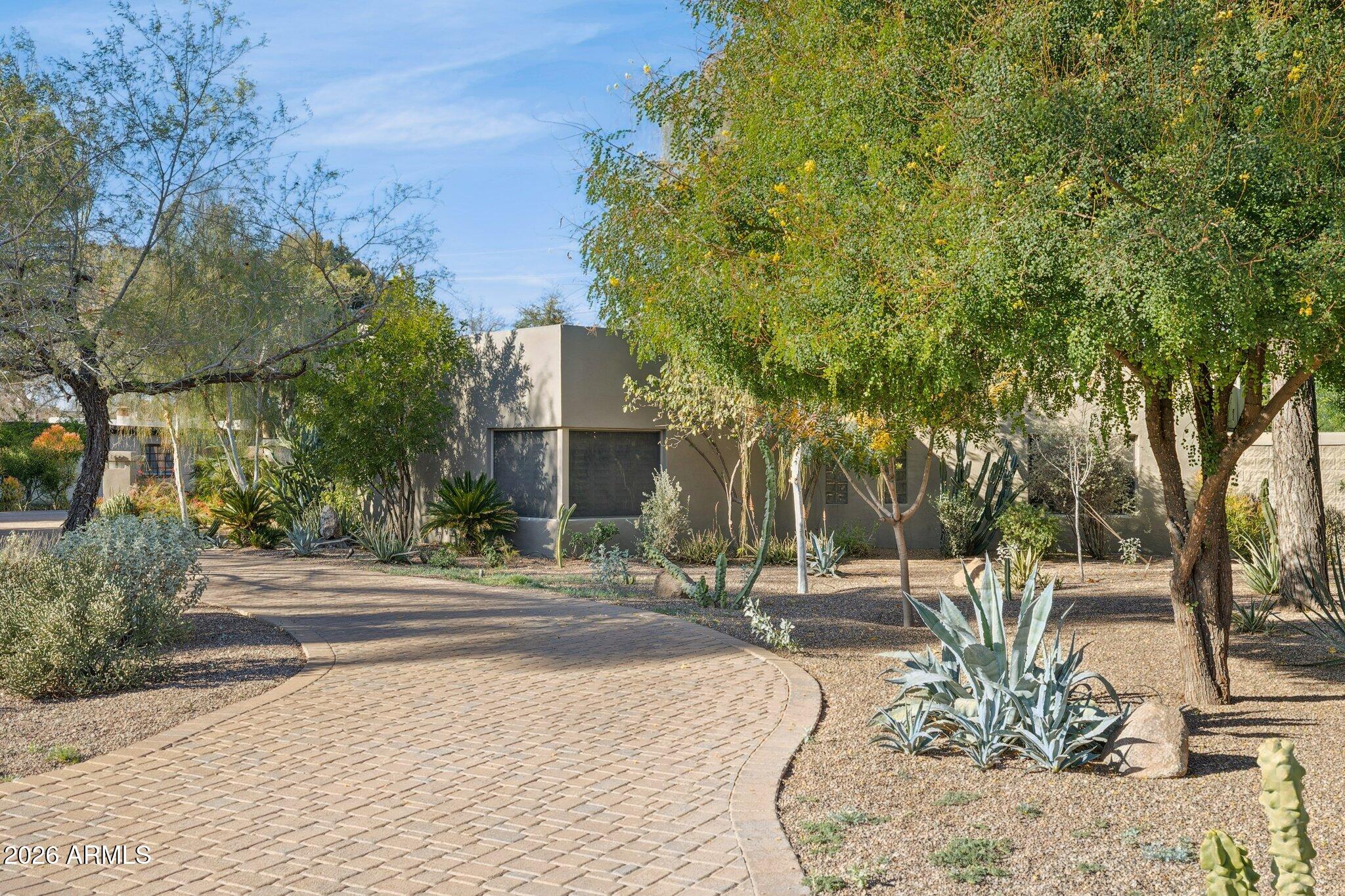 146 E MARIPOSA Street