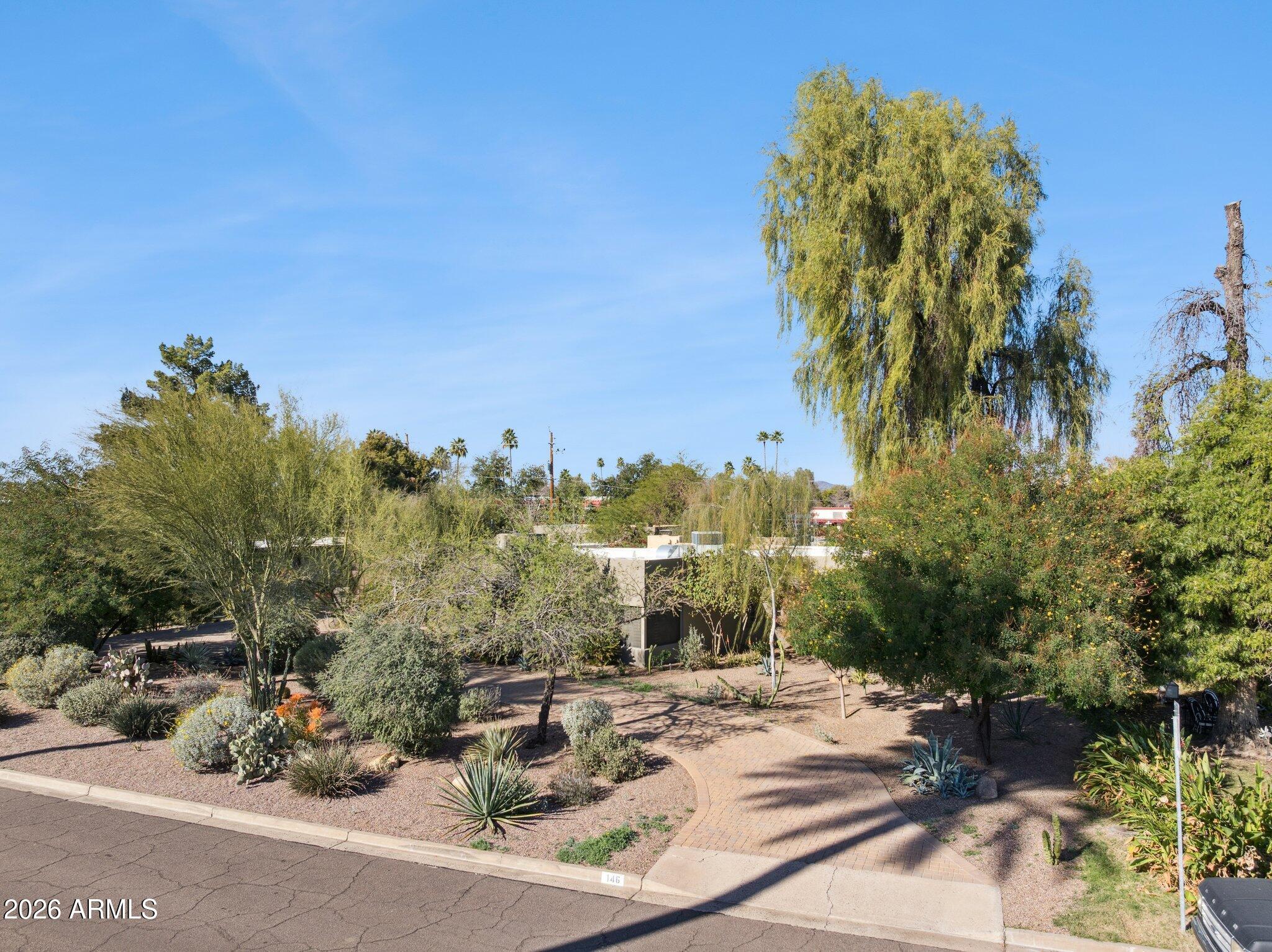 146 E MARIPOSA Street