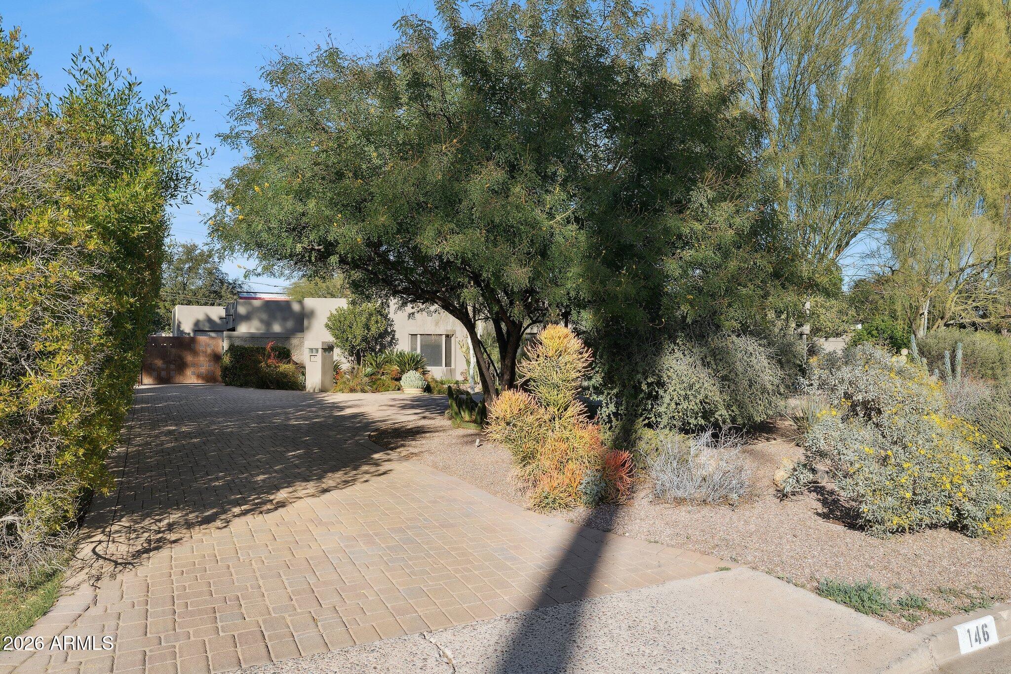 146 E MARIPOSA Street
