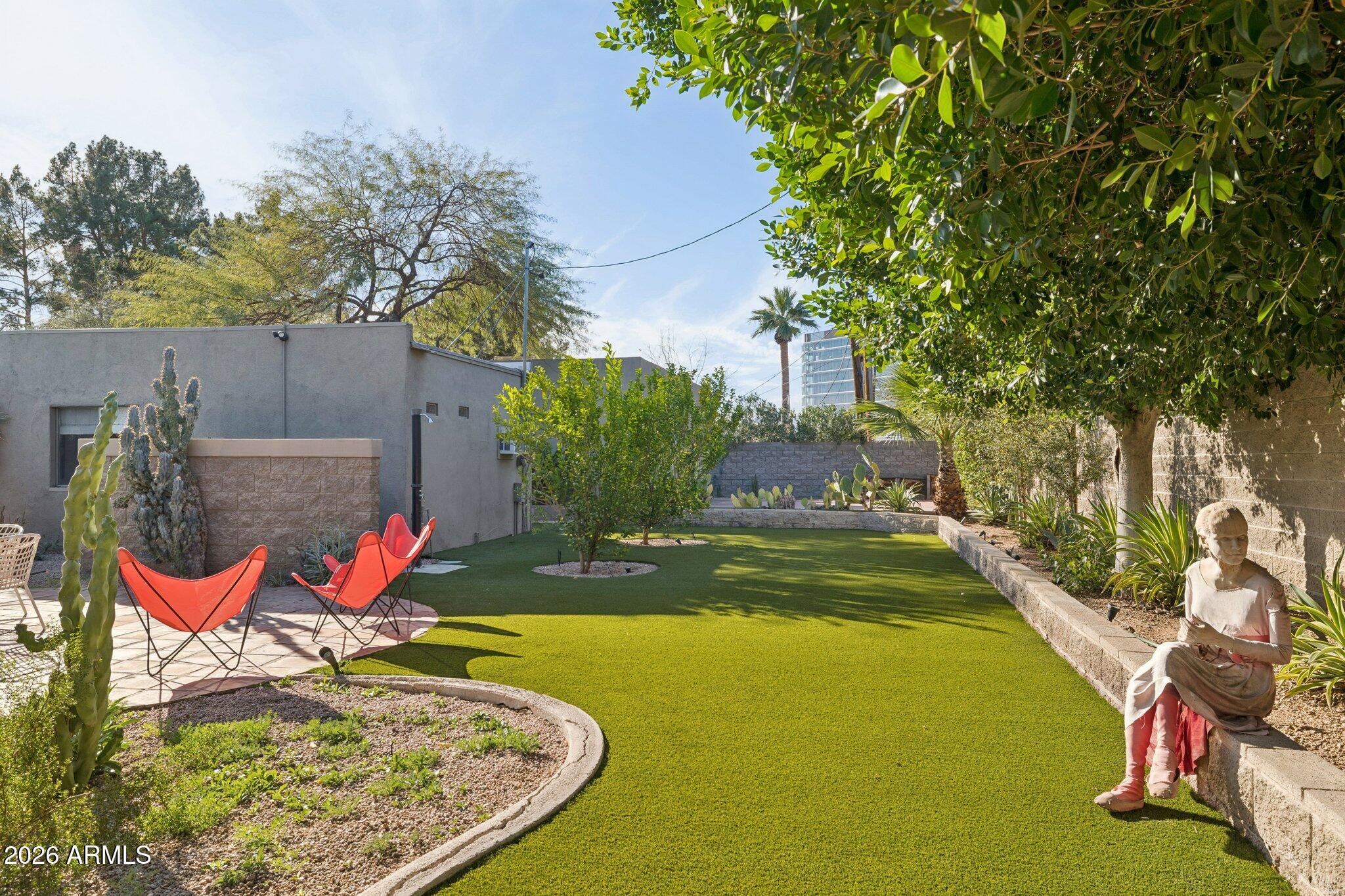 146 E MARIPOSA Street