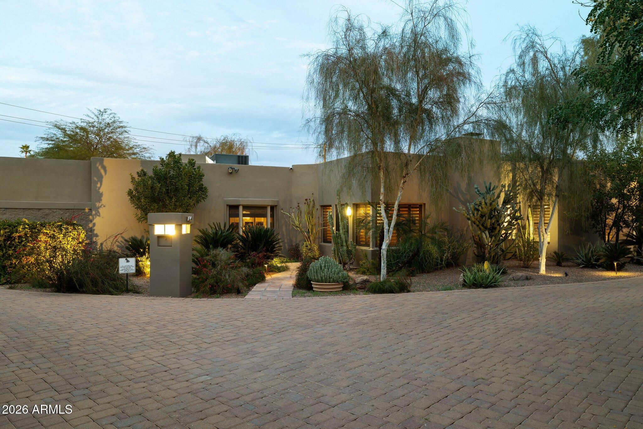 146 E MARIPOSA Street