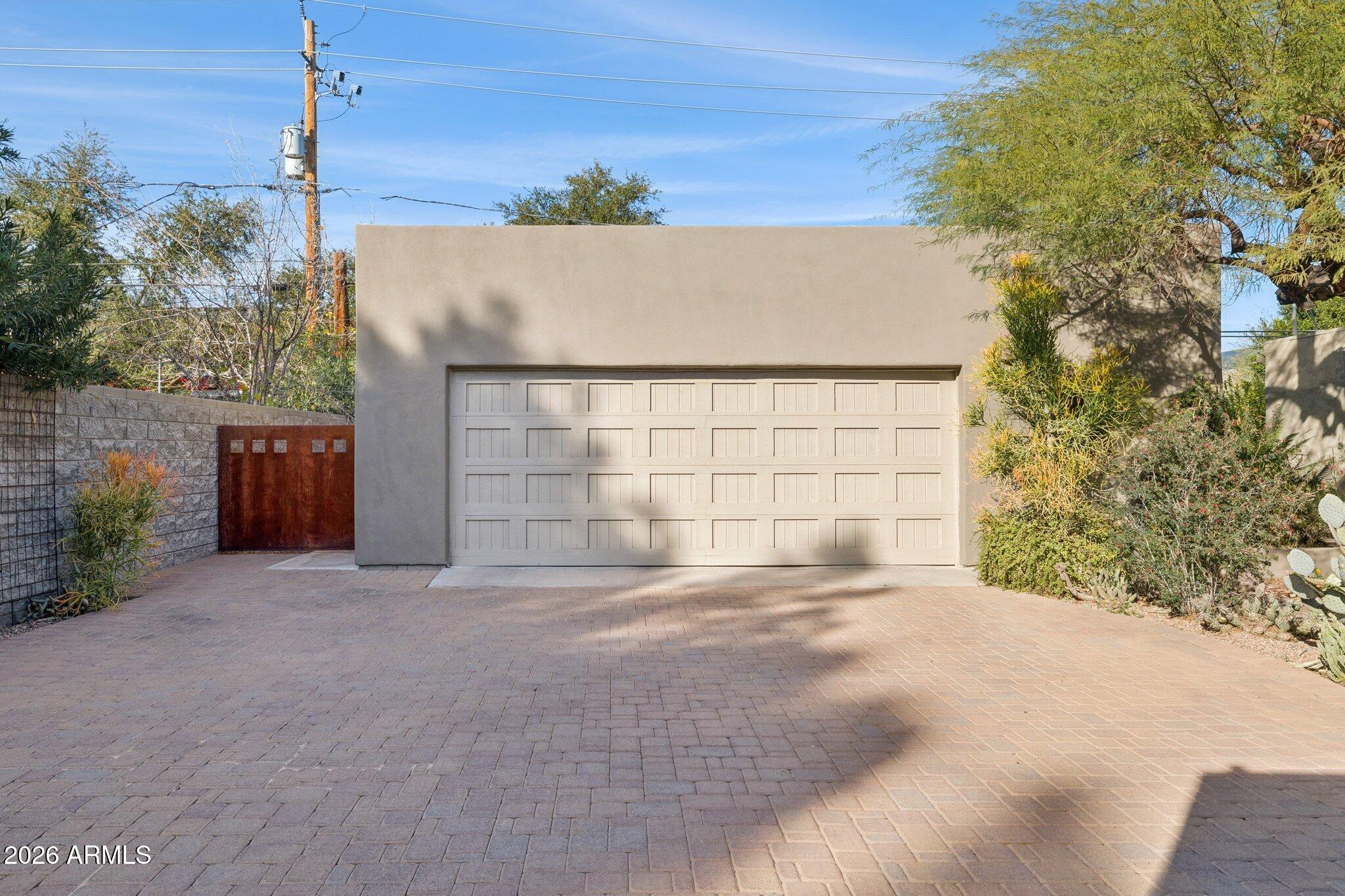 146 E MARIPOSA Street