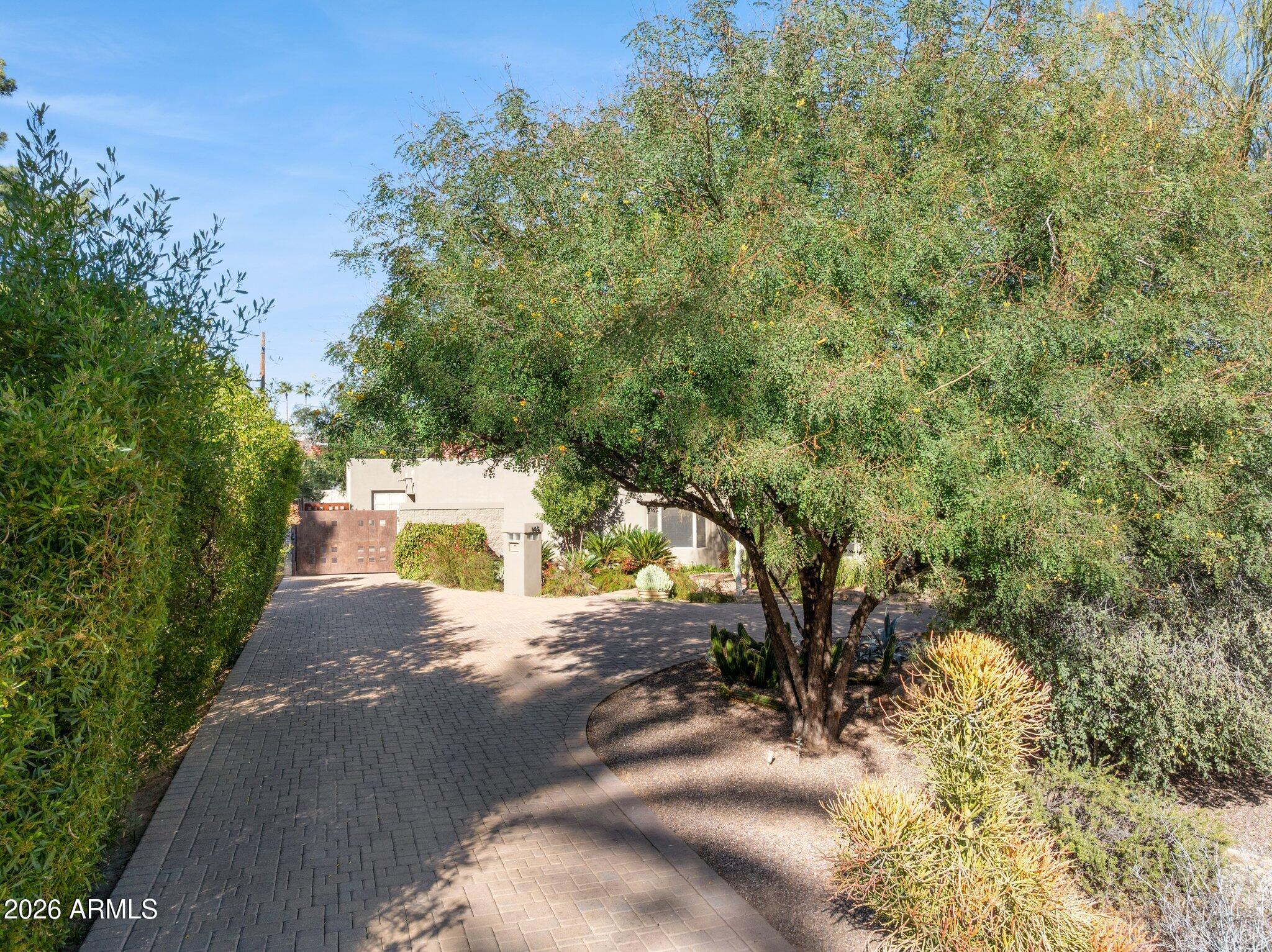 146 E MARIPOSA Street
