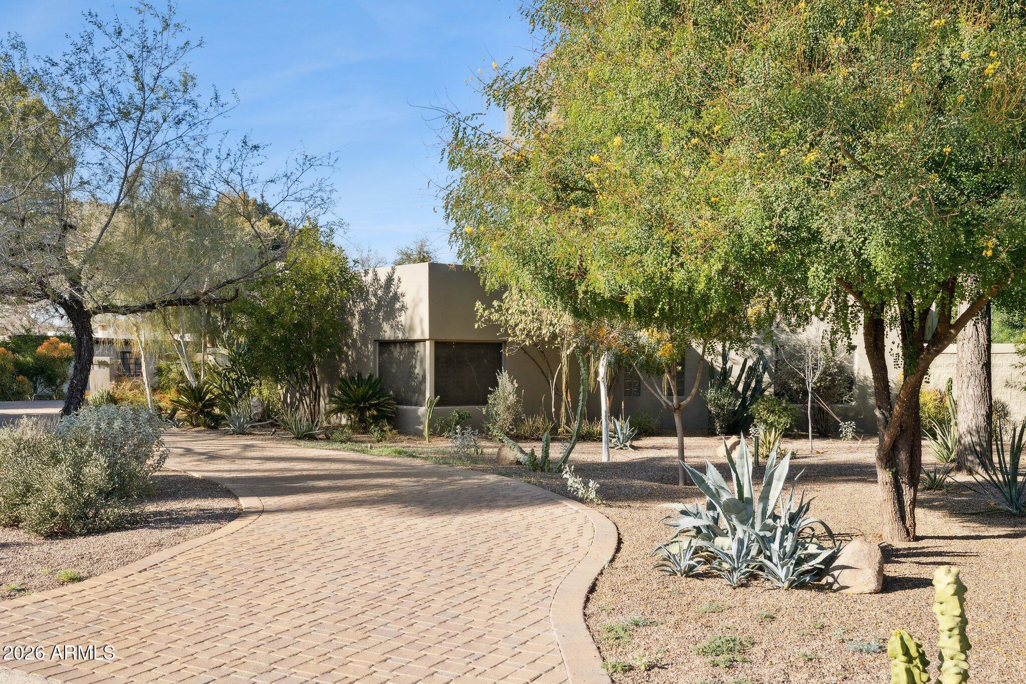 146 E MARIPOSA Street