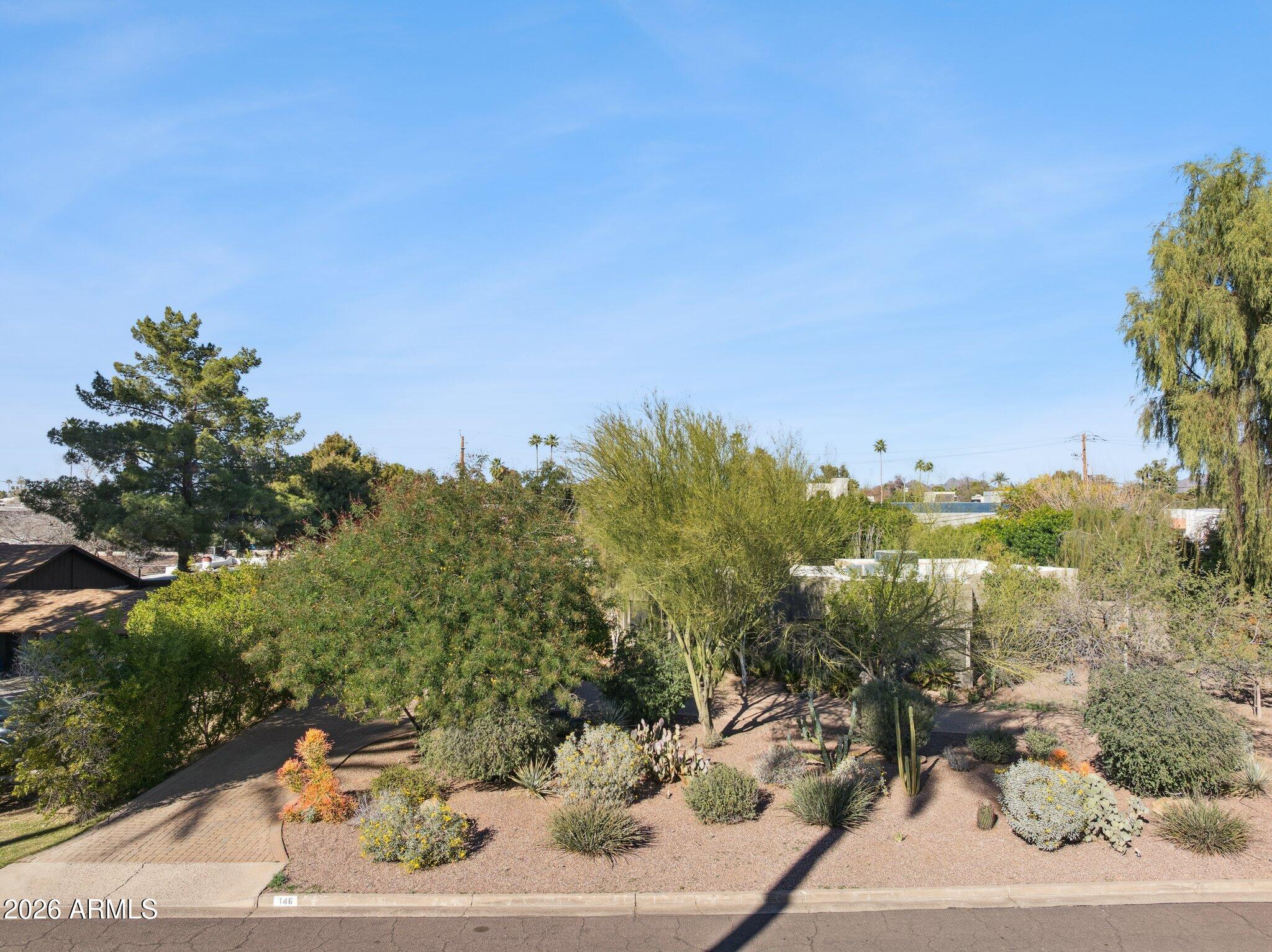 146 E MARIPOSA Street