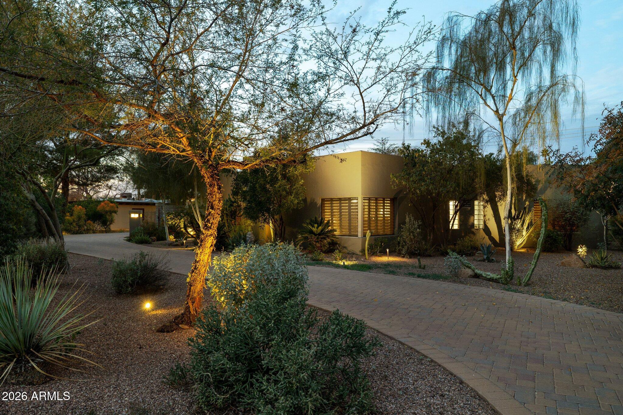 146 E MARIPOSA Street