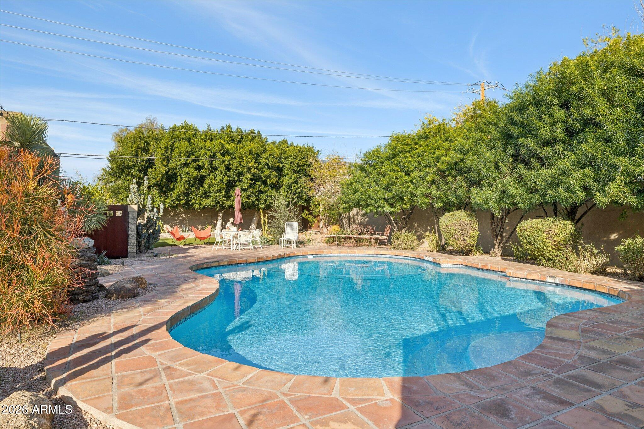 146 E MARIPOSA Street