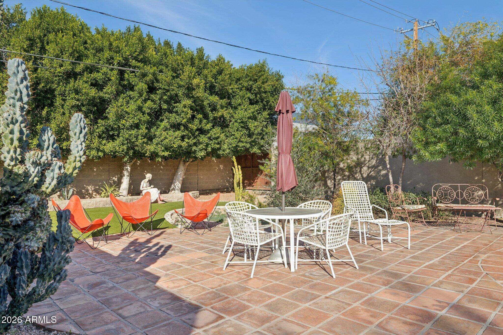 146 E MARIPOSA Street