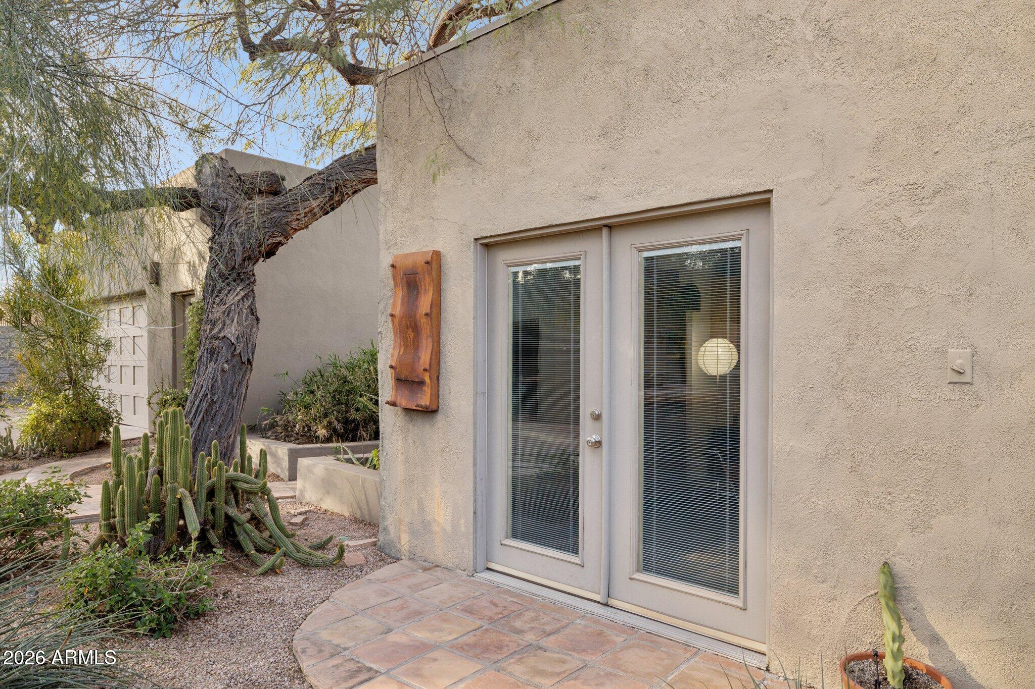 146 E MARIPOSA Street