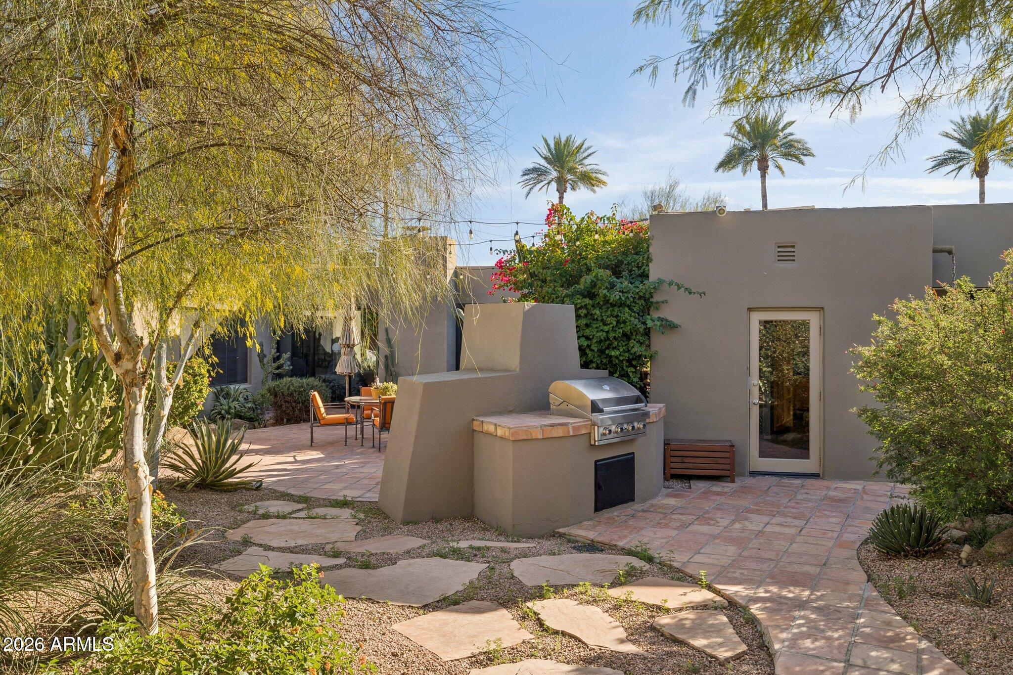 146 E MARIPOSA Street