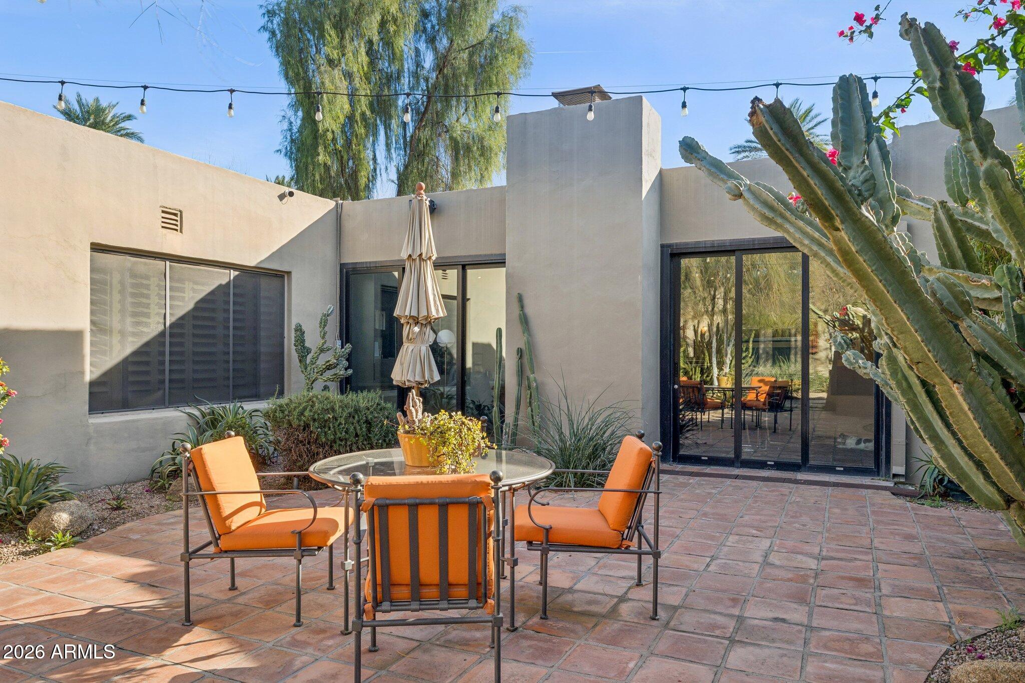 146 E MARIPOSA Street