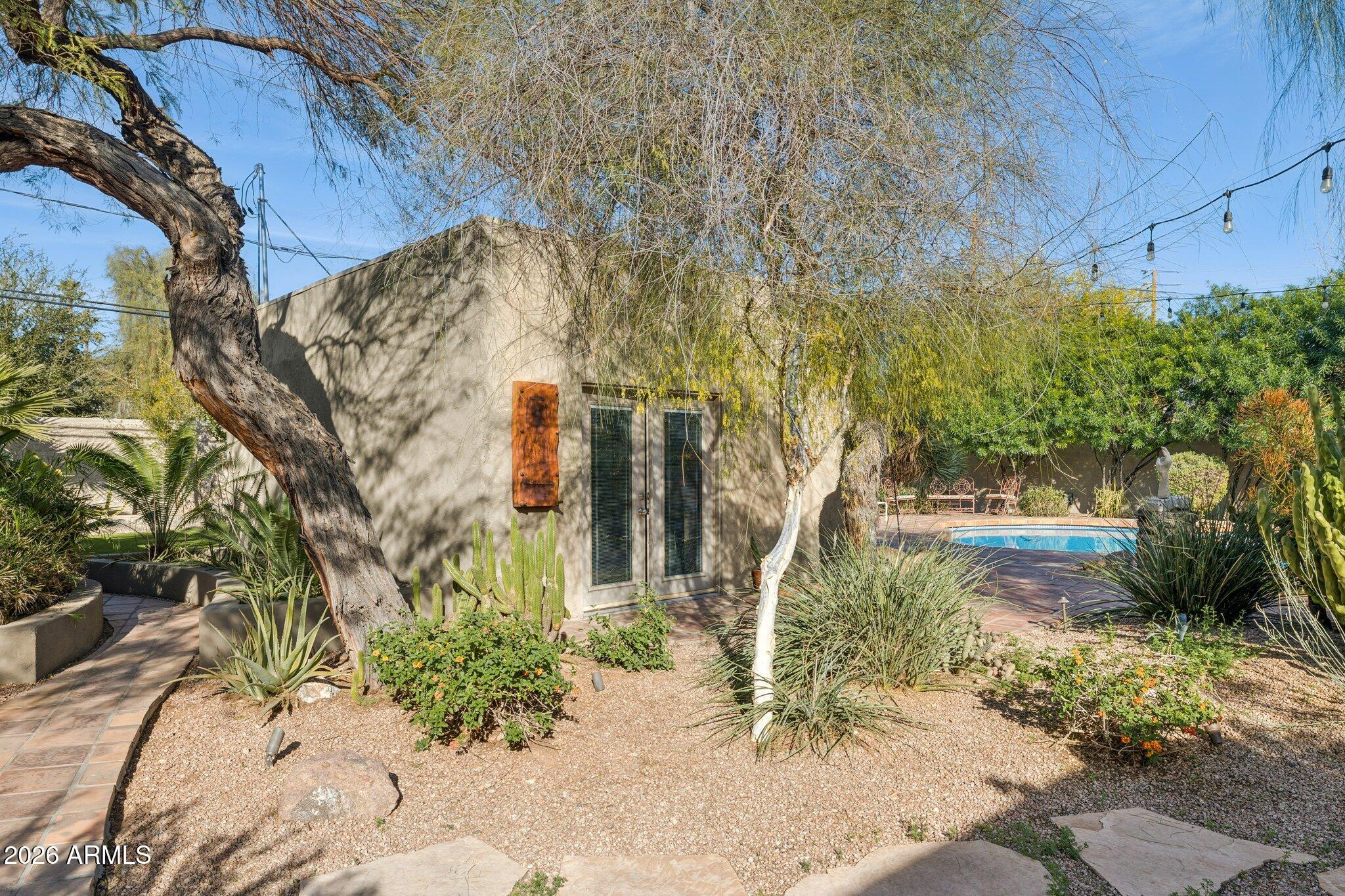 146 E MARIPOSA Street