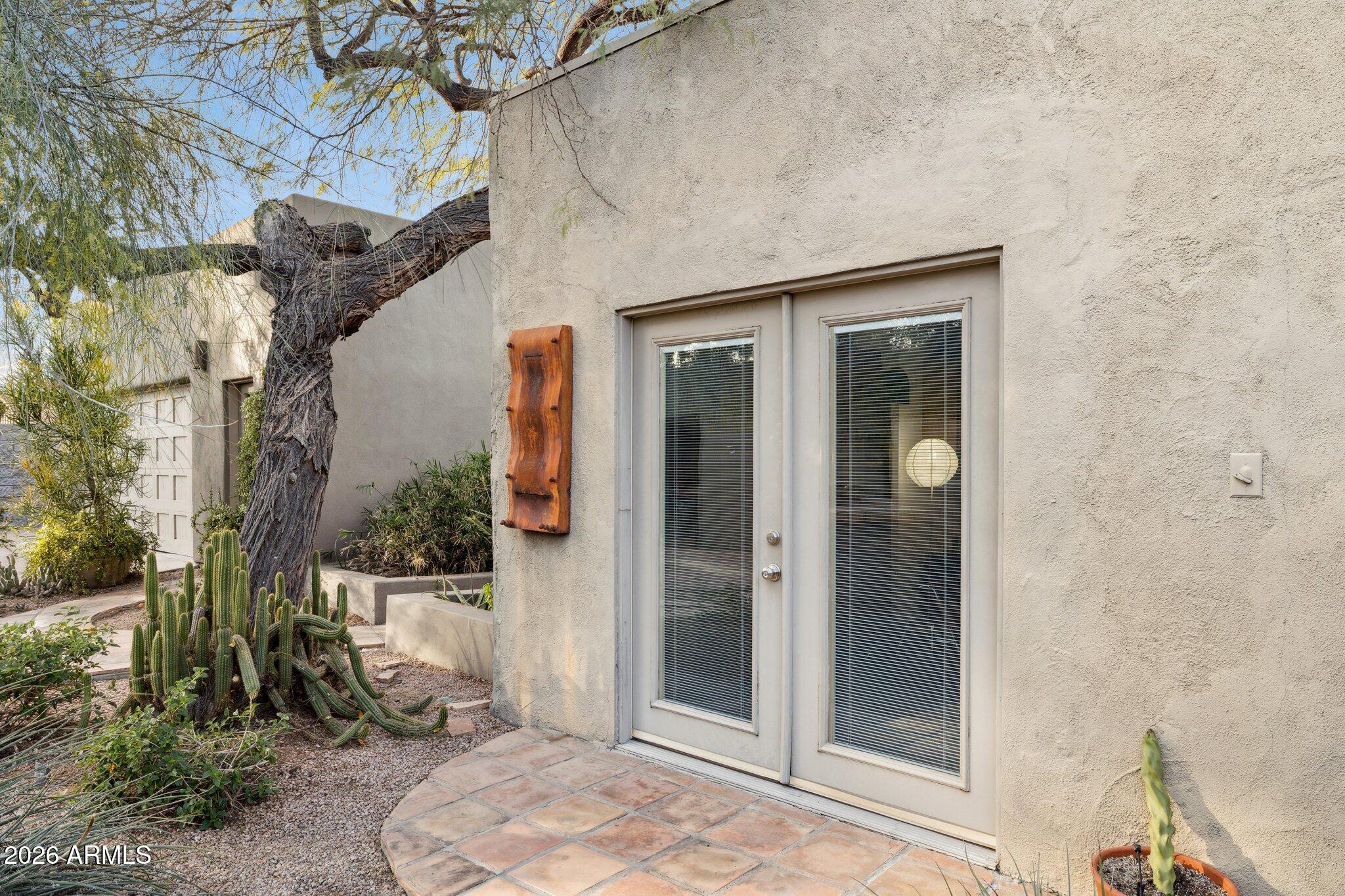 146 E MARIPOSA Street