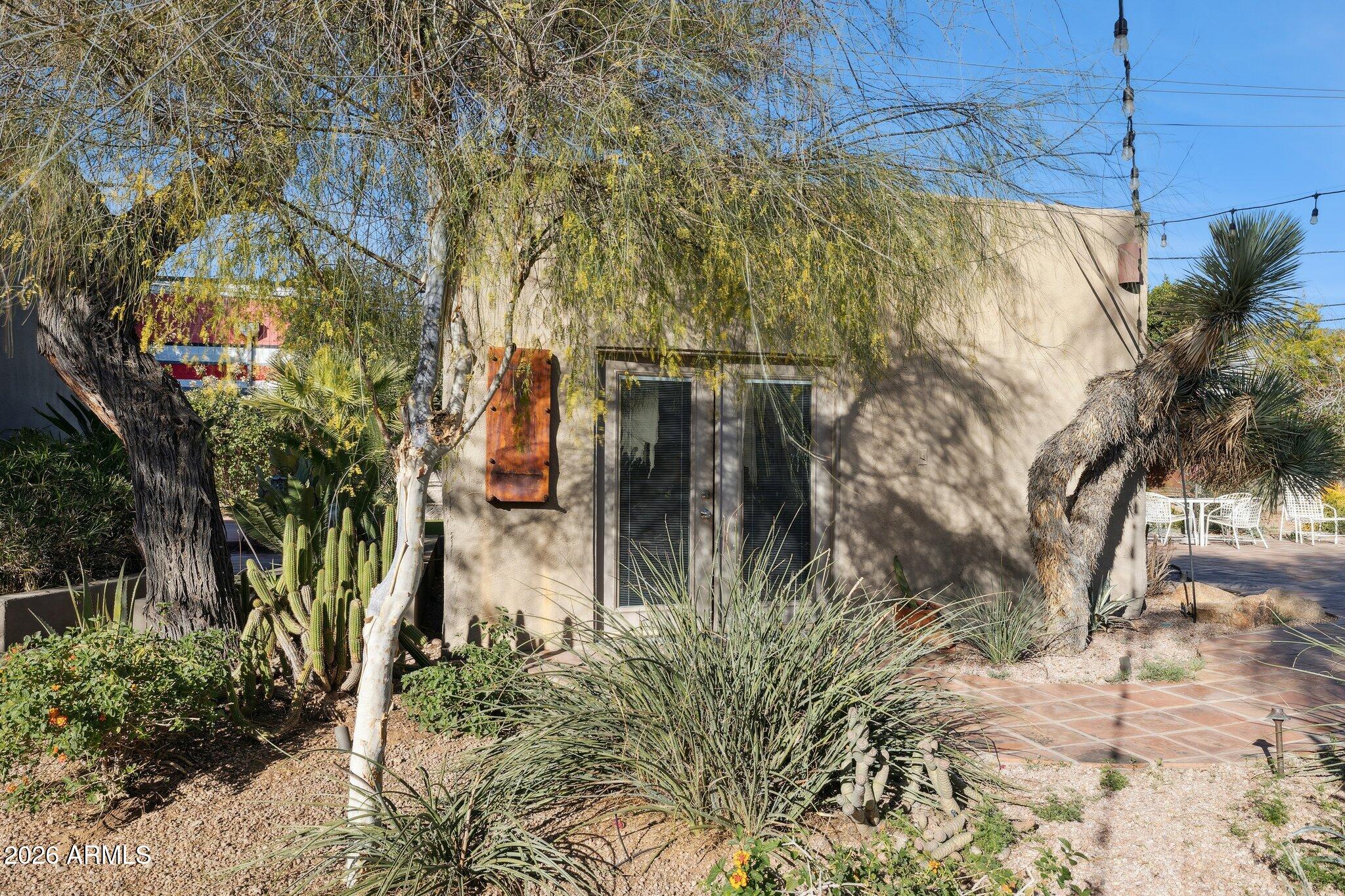 146 E MARIPOSA Street