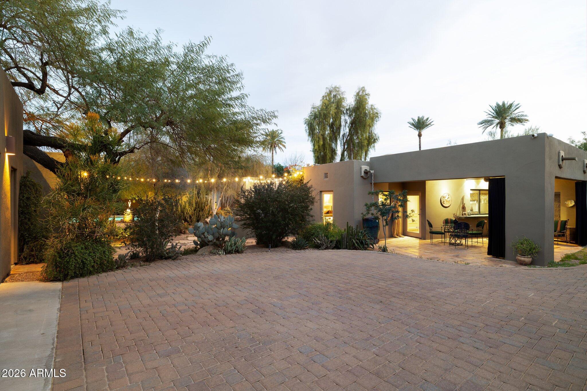 146 E MARIPOSA Street