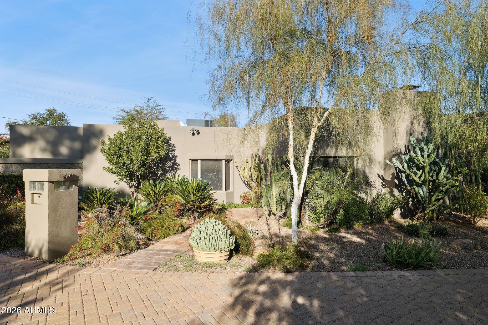 146 E MARIPOSA Street