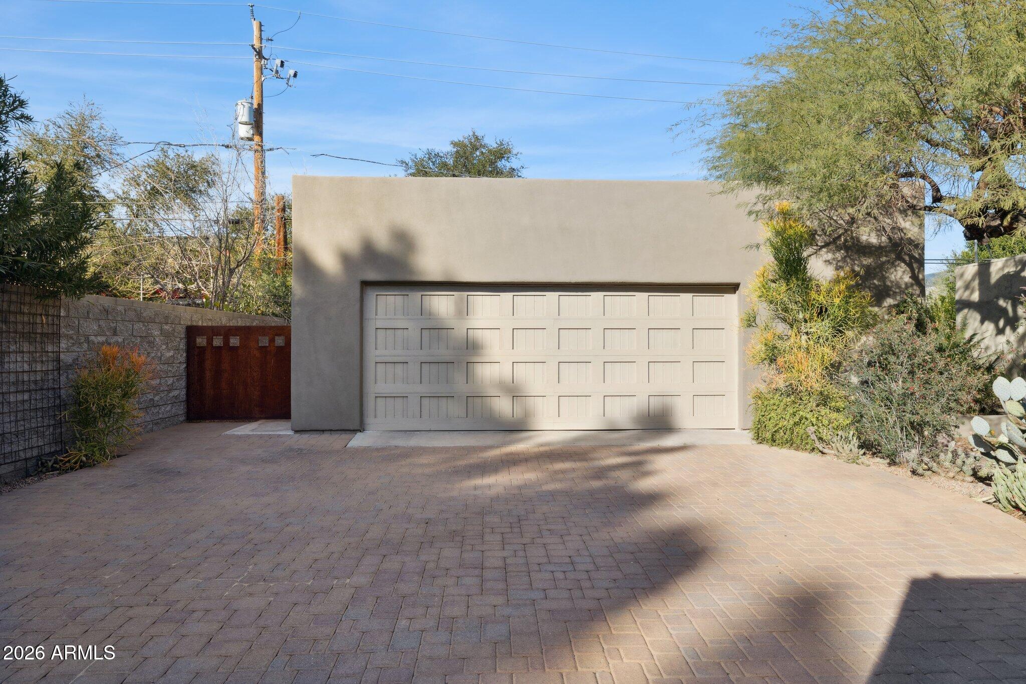 146 E MARIPOSA Street