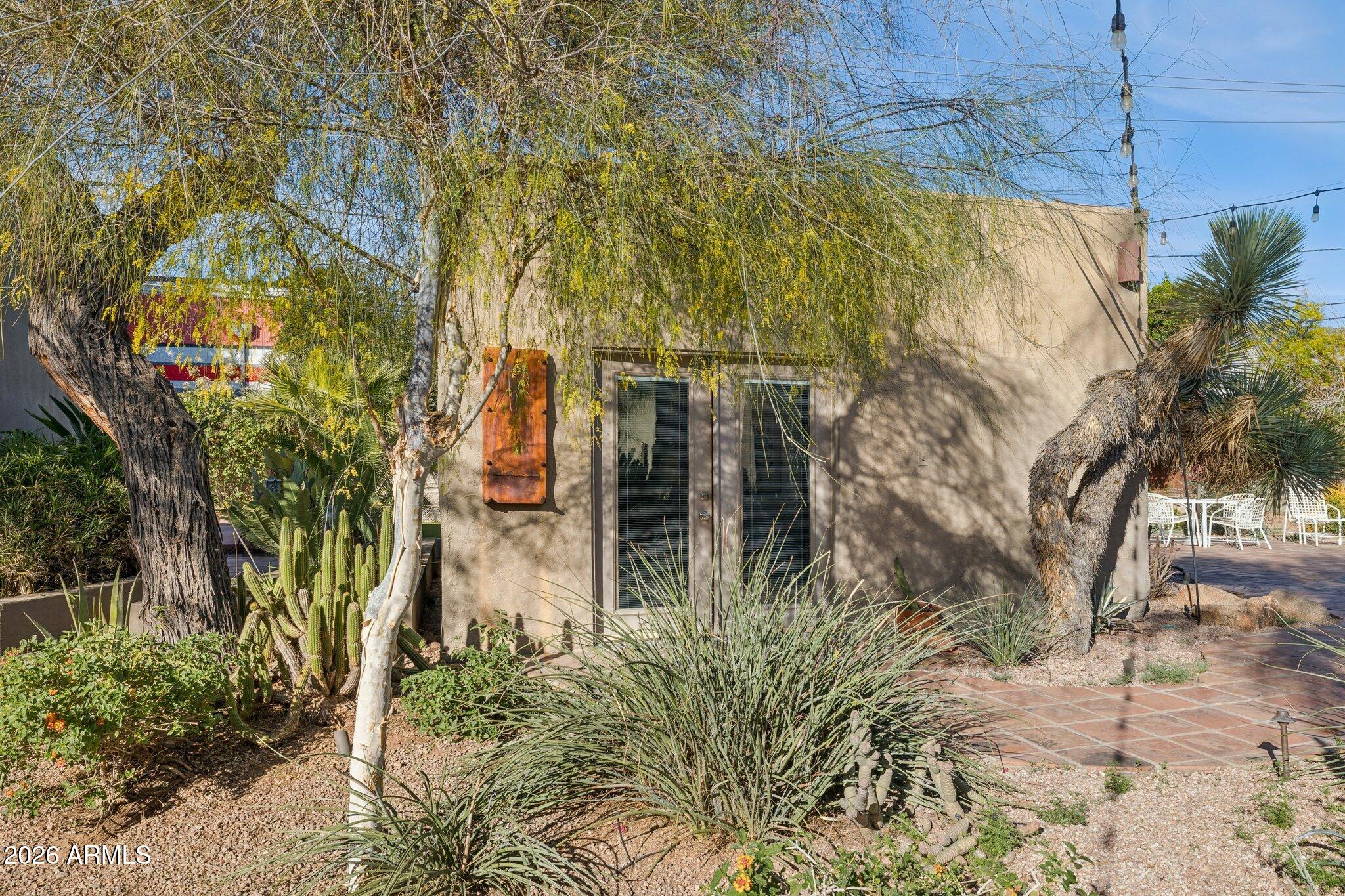146 E MARIPOSA Street
