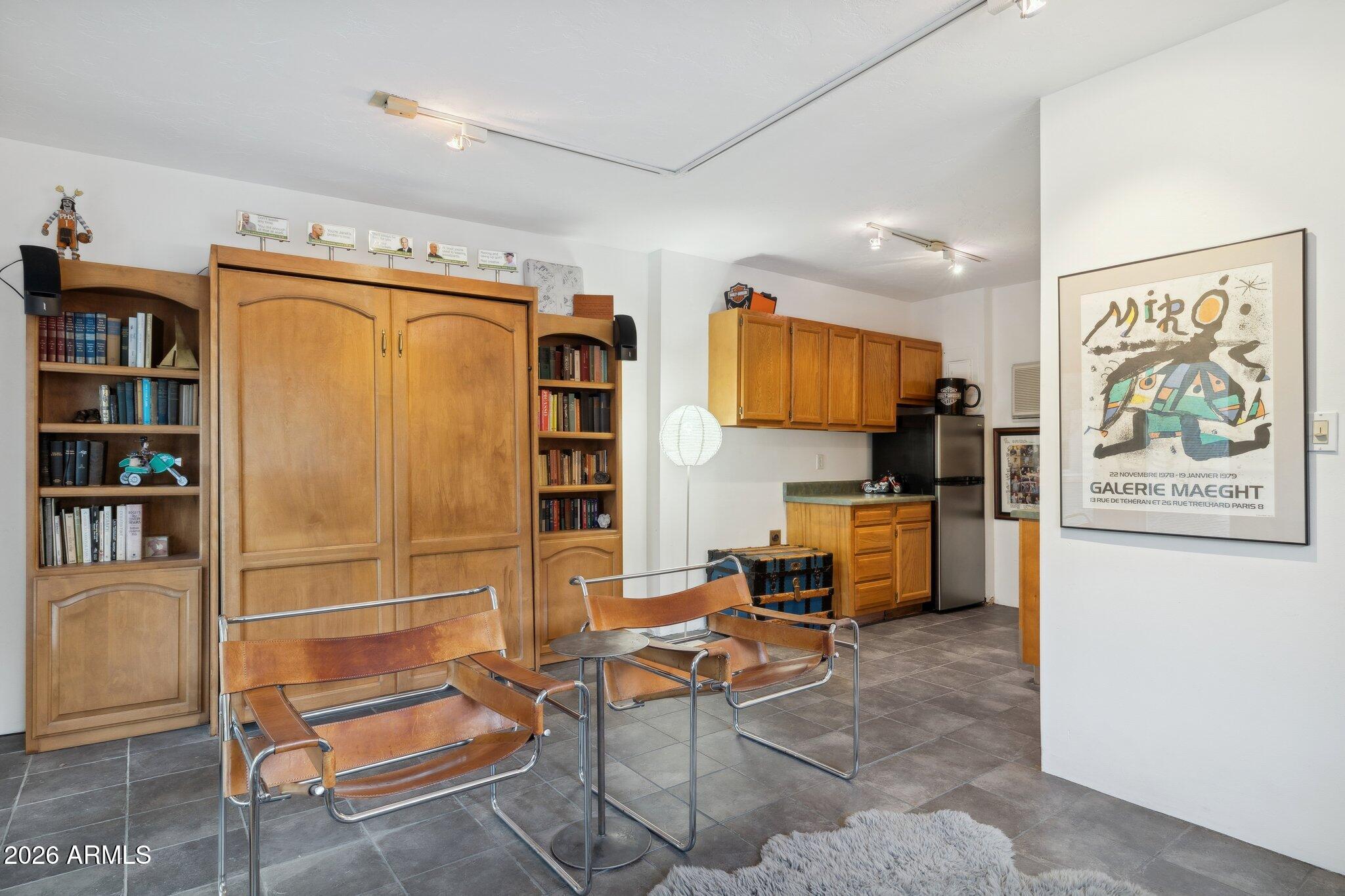 146 E MARIPOSA Street