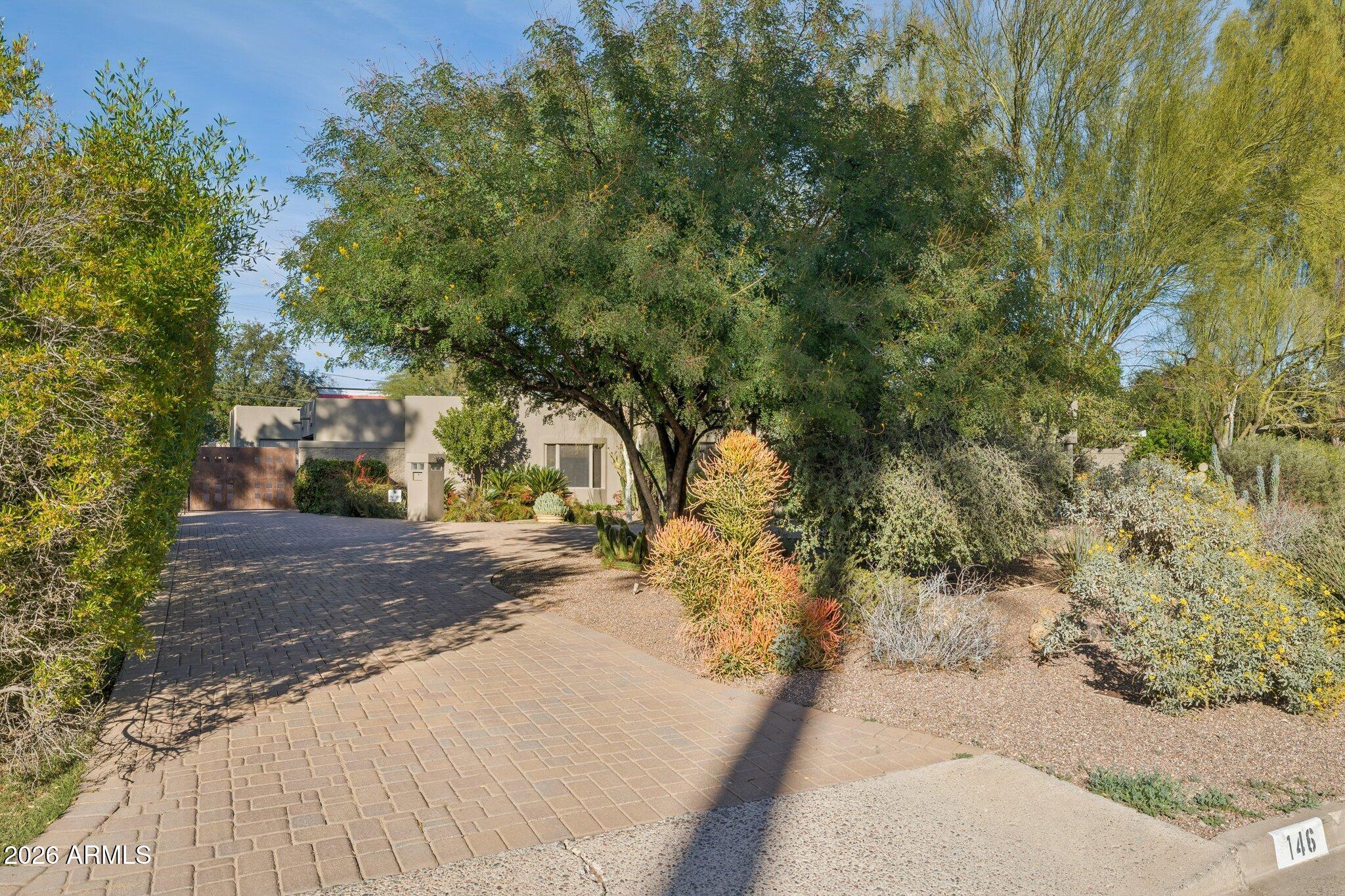 146 E MARIPOSA Street