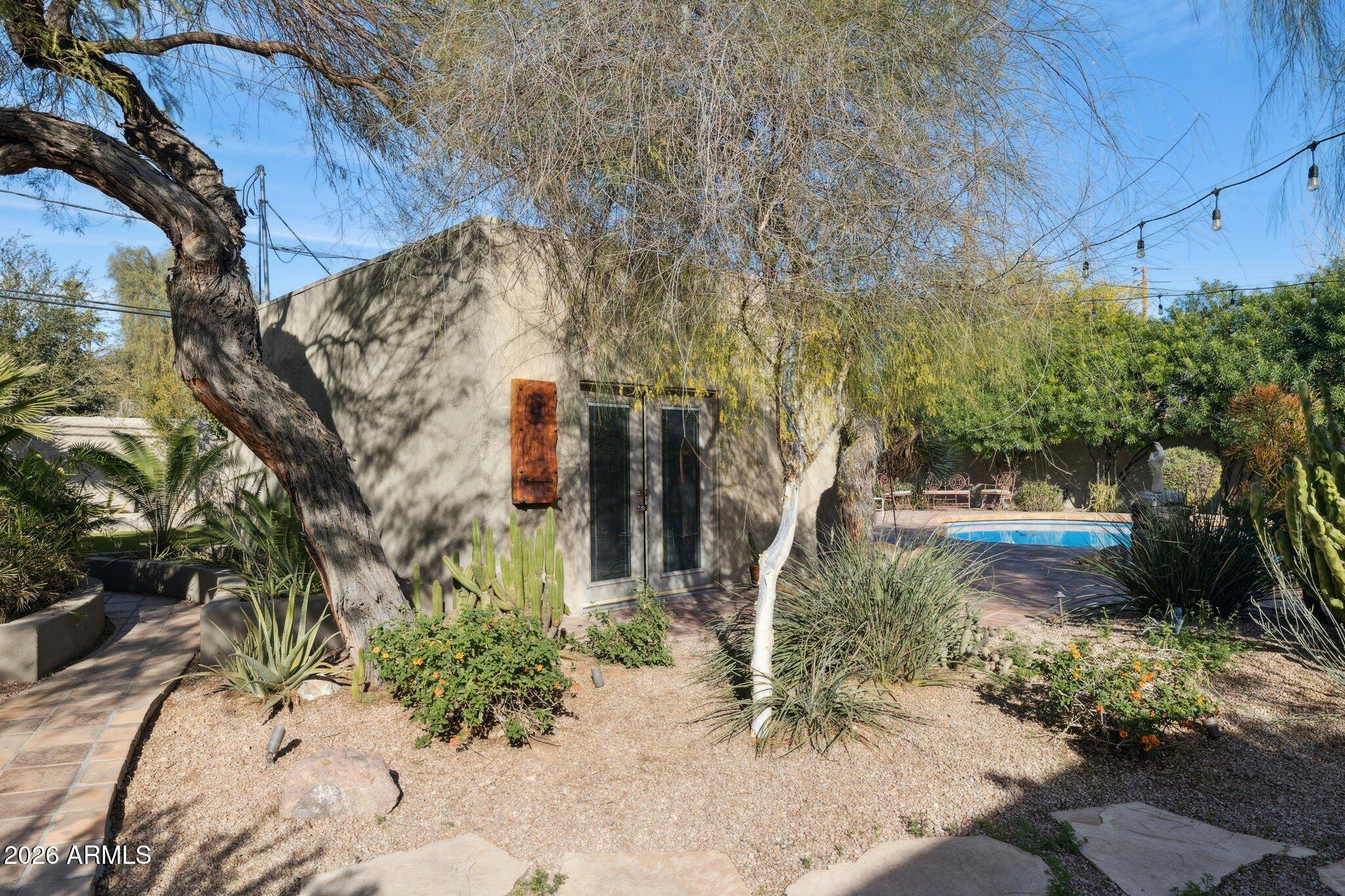 146 E MARIPOSA Street