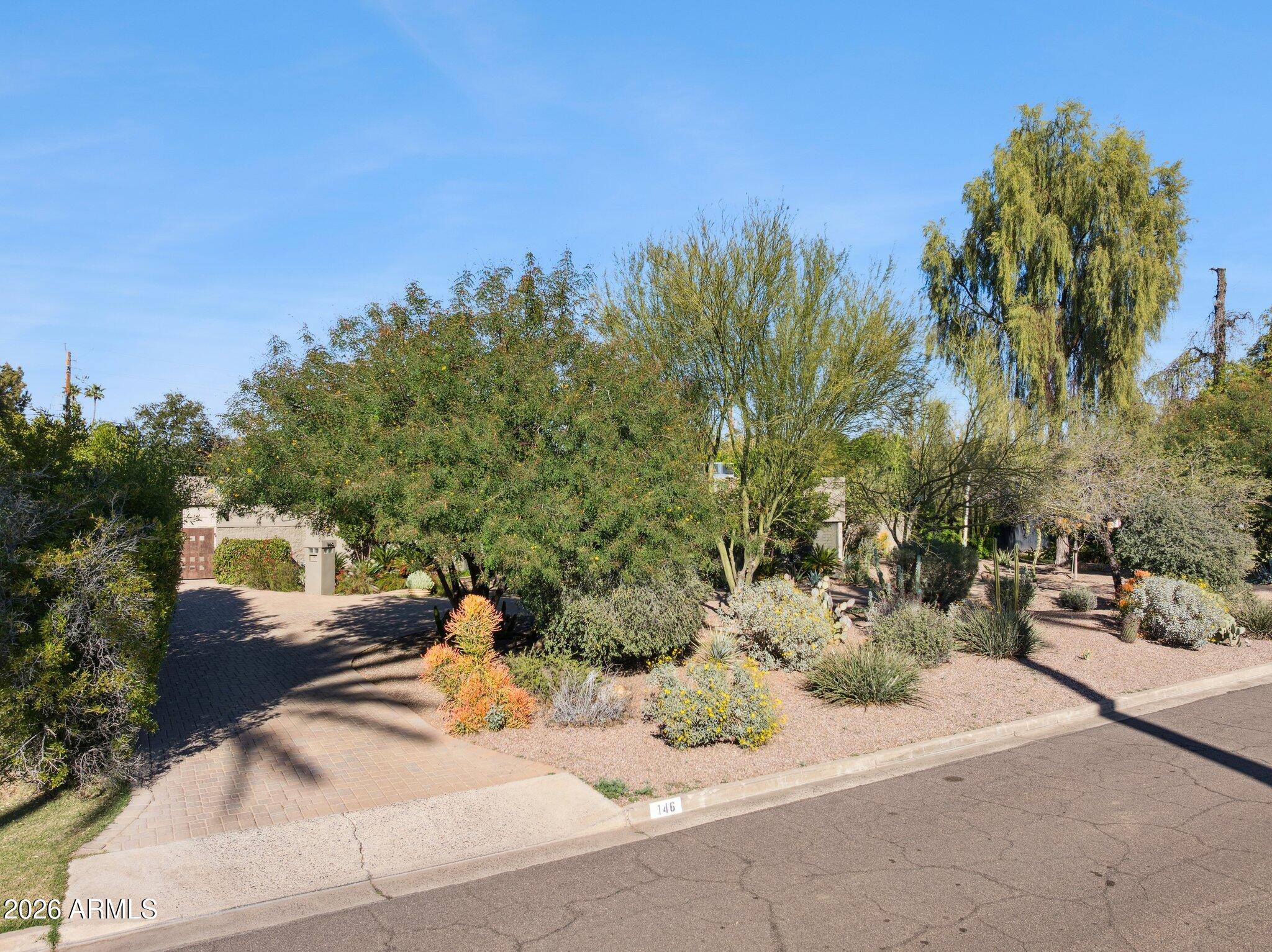 146 E MARIPOSA Street