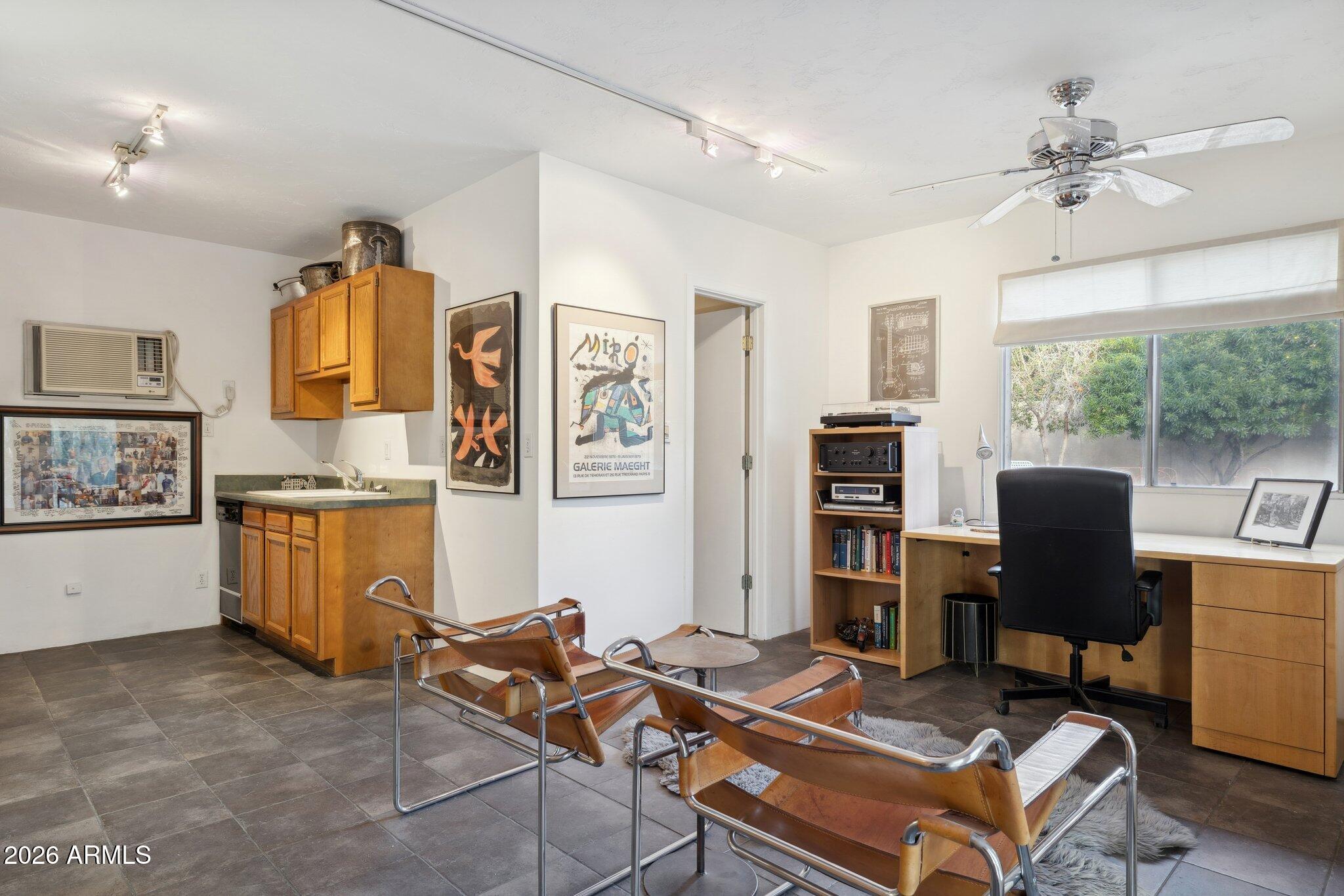 146 E MARIPOSA Street