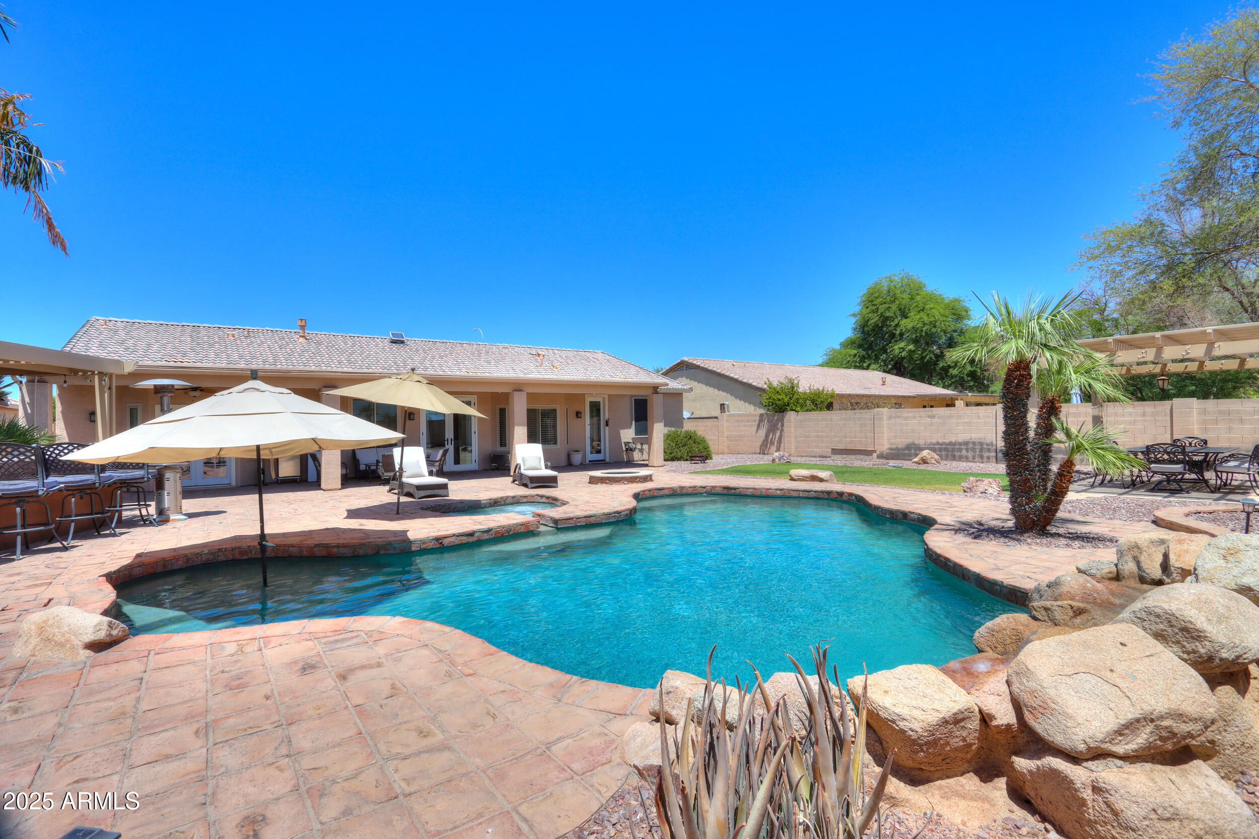 2041 E PALM BEACH Drive