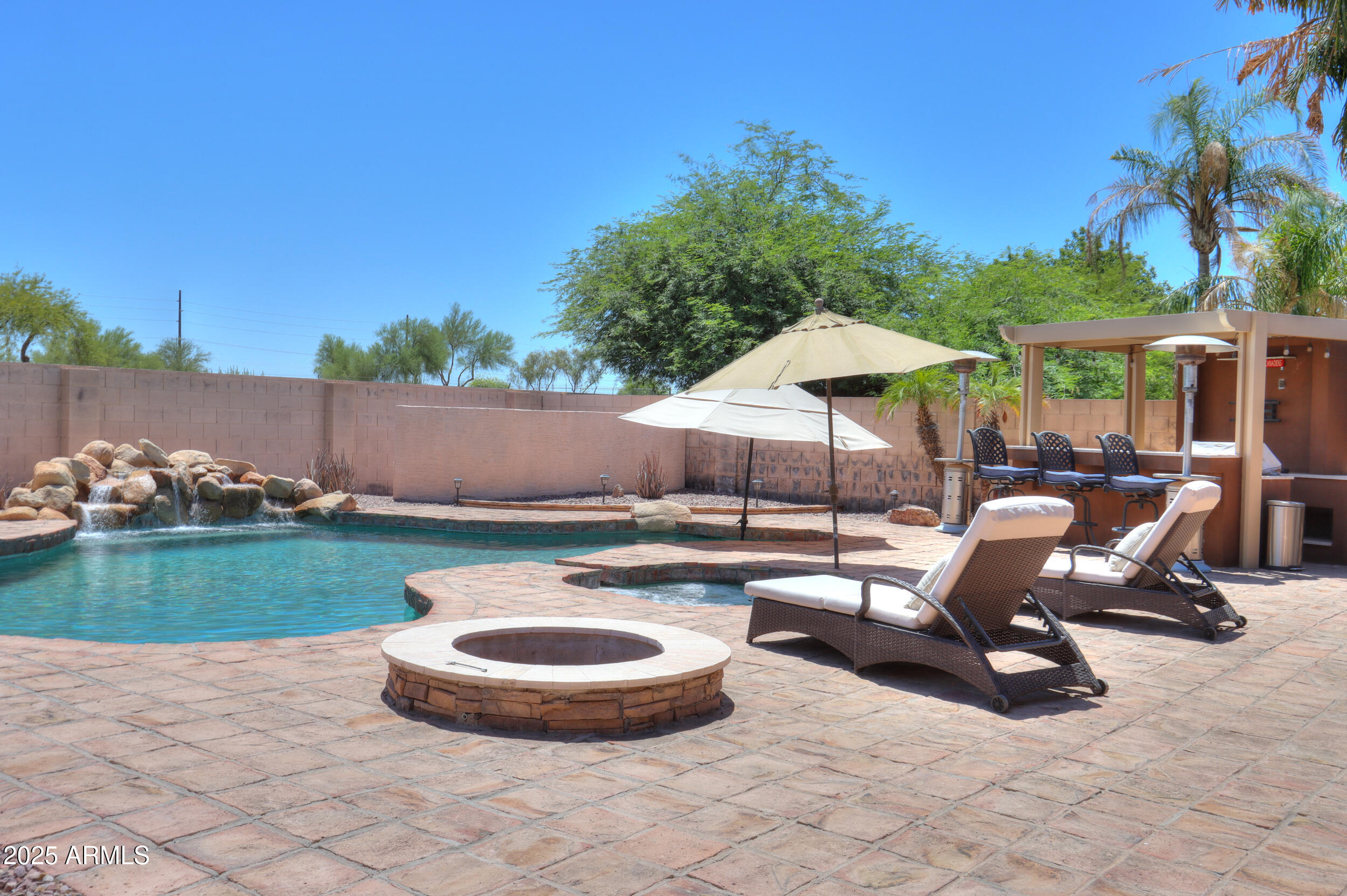 2041 E PALM BEACH Drive