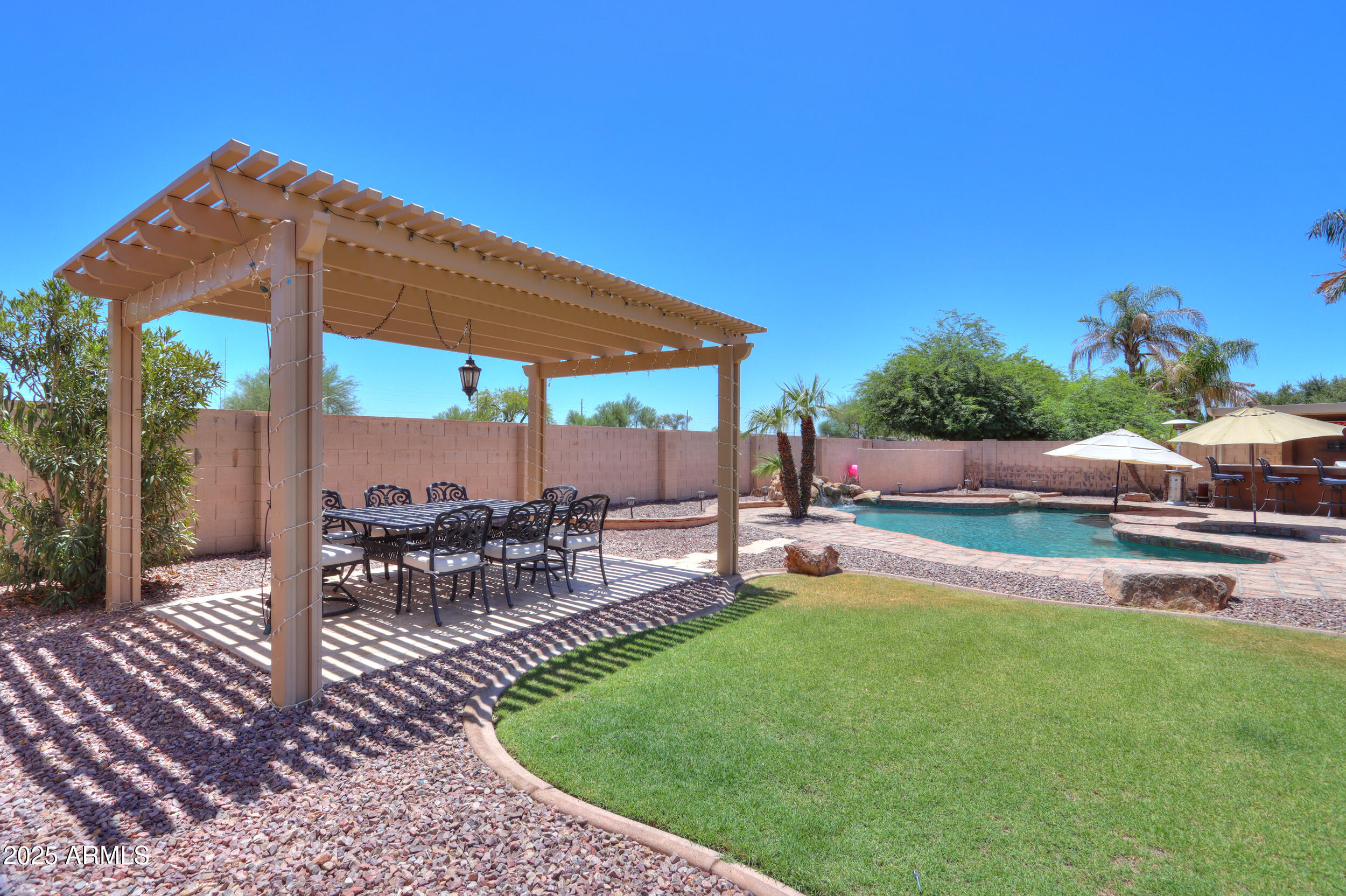 2041 E PALM BEACH Drive