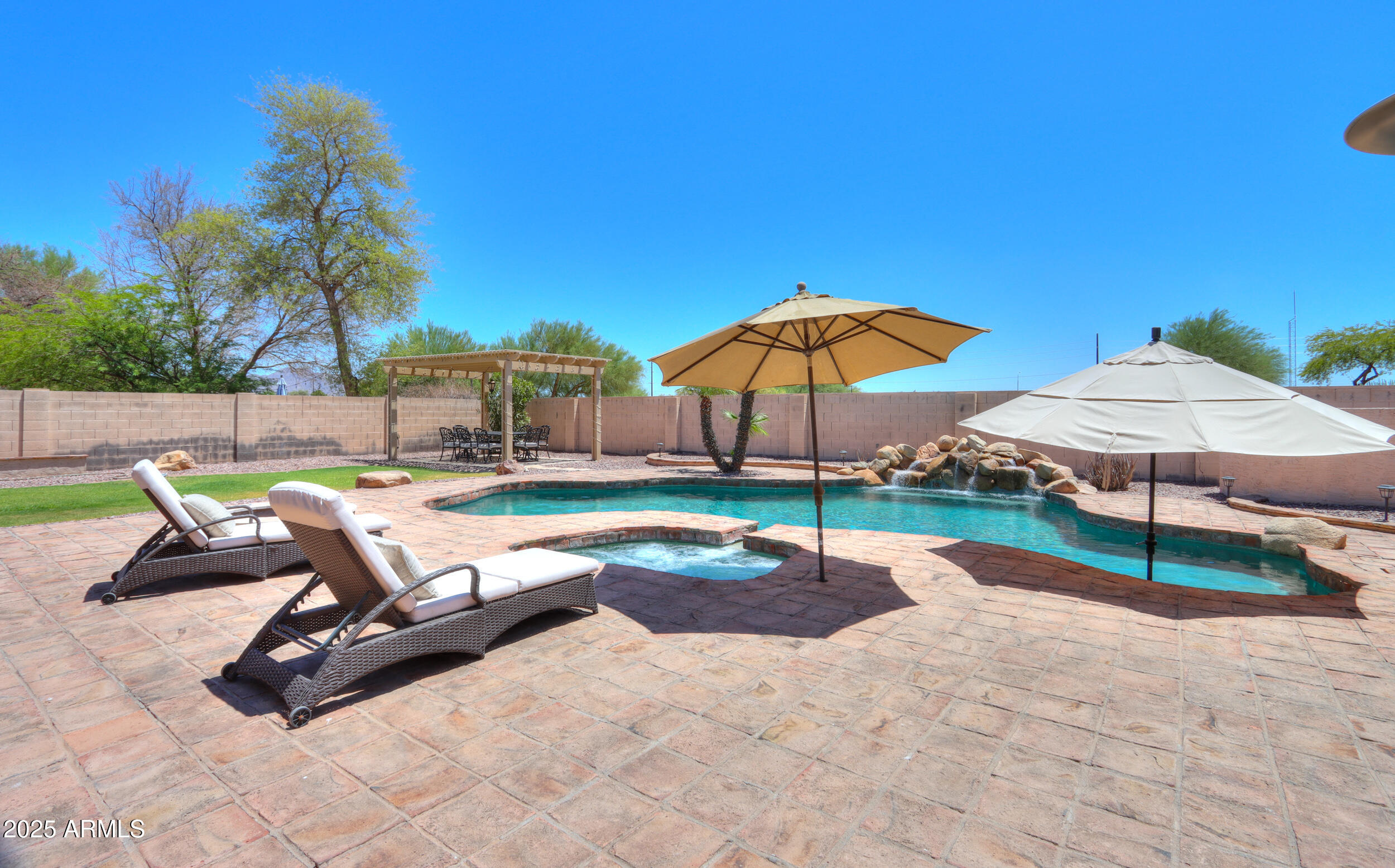 2041 E PALM BEACH Drive