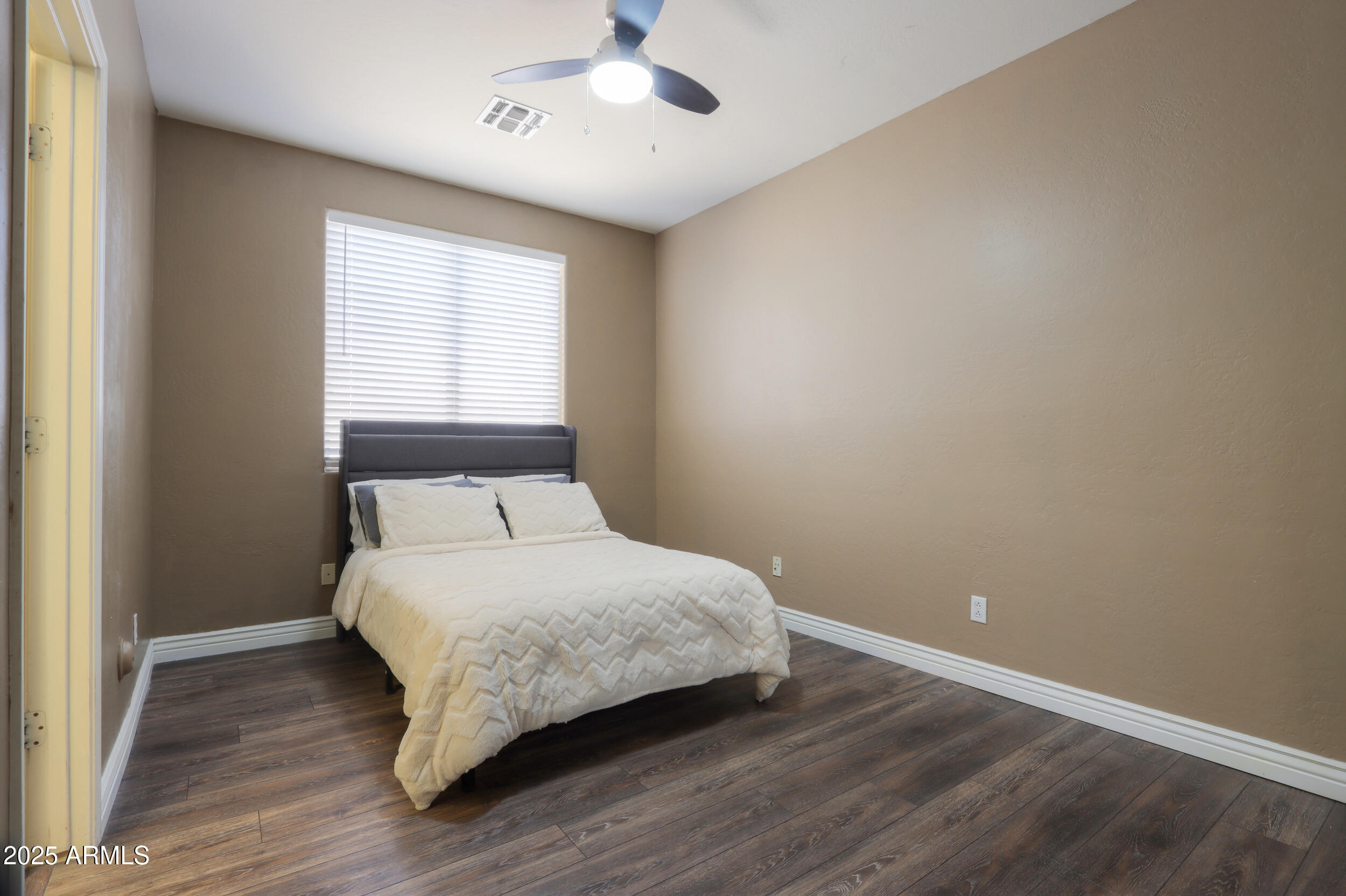 2041 E PALM BEACH Drive