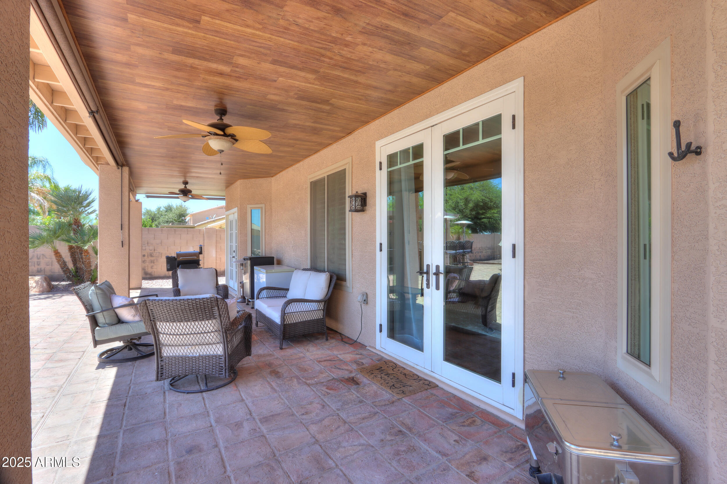 2041 E PALM BEACH Drive