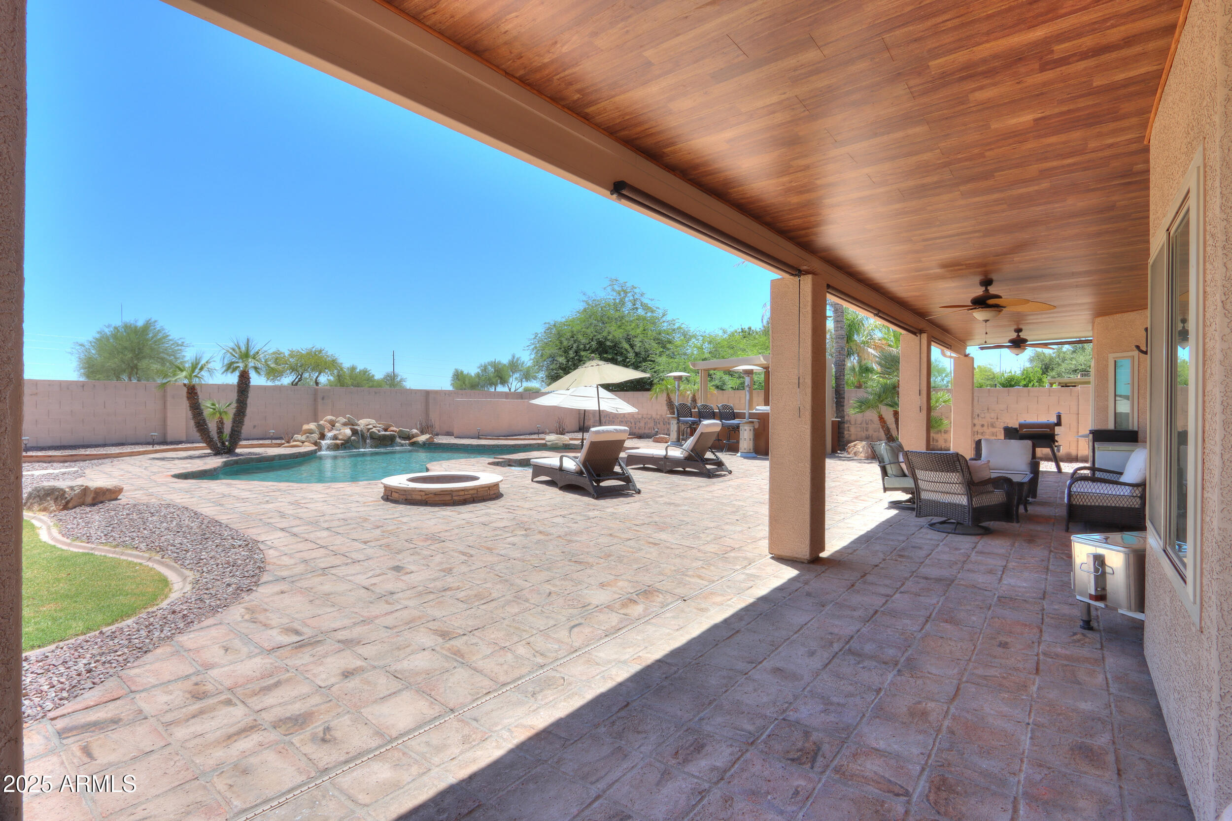 2041 E PALM BEACH Drive