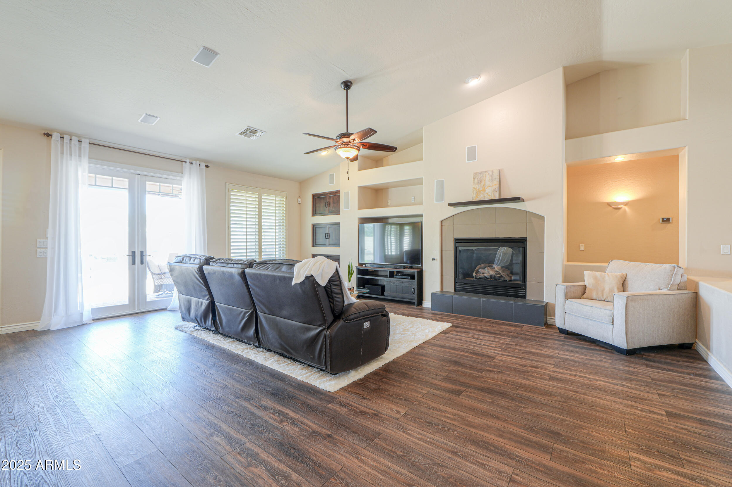 2041 E PALM BEACH Drive